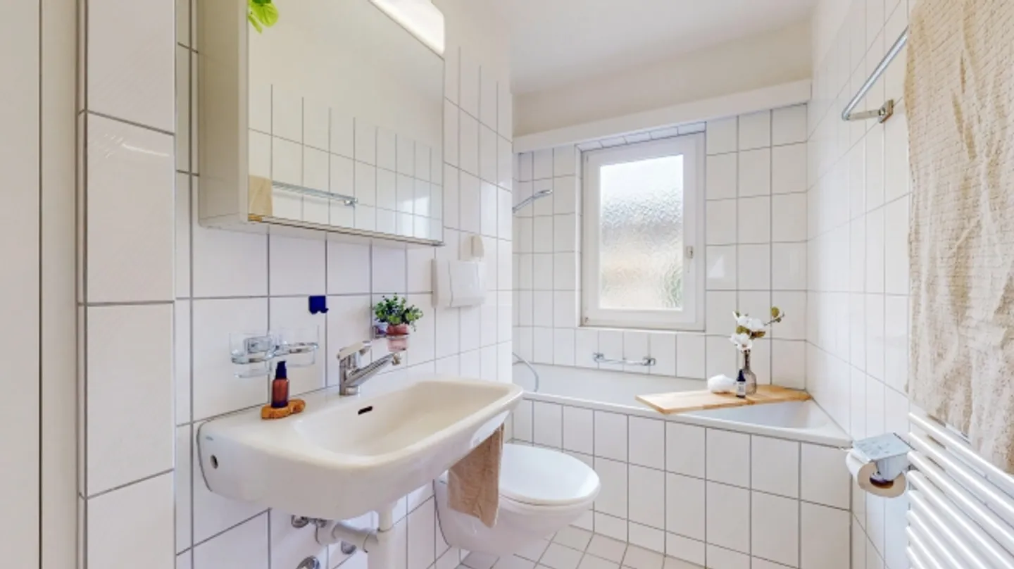 «FRISCH RENOVIERTE STADTWOHNUNG MIT ZWEI BALKONEN» - Foto 8 von 8