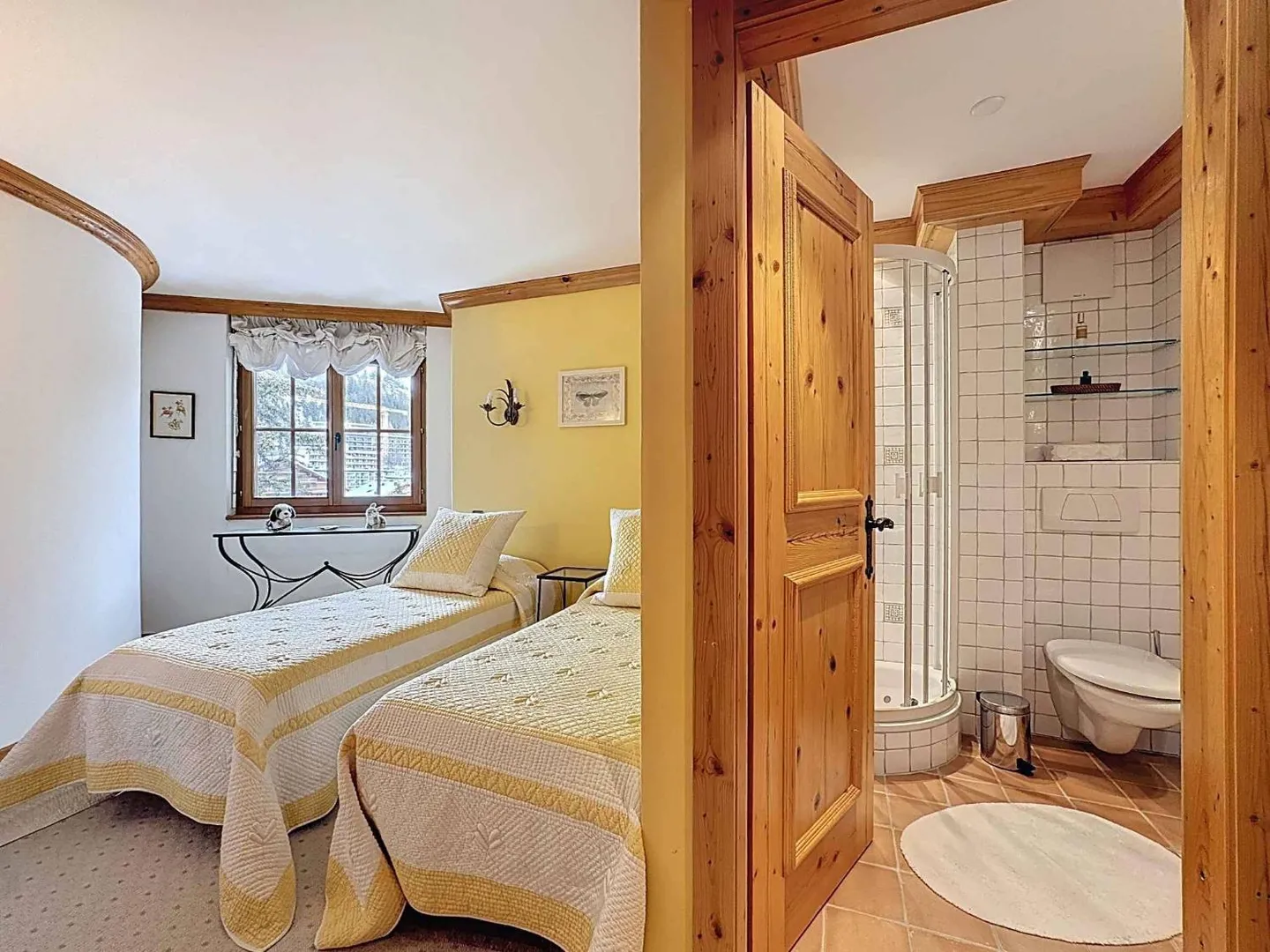 MAGNIFICENT 6.5 ROOM DUPLEX/PENTHOUSE APARTMENT IN THE CENTER WITH VERY NICE AMENITIES - Photo 10 of 12