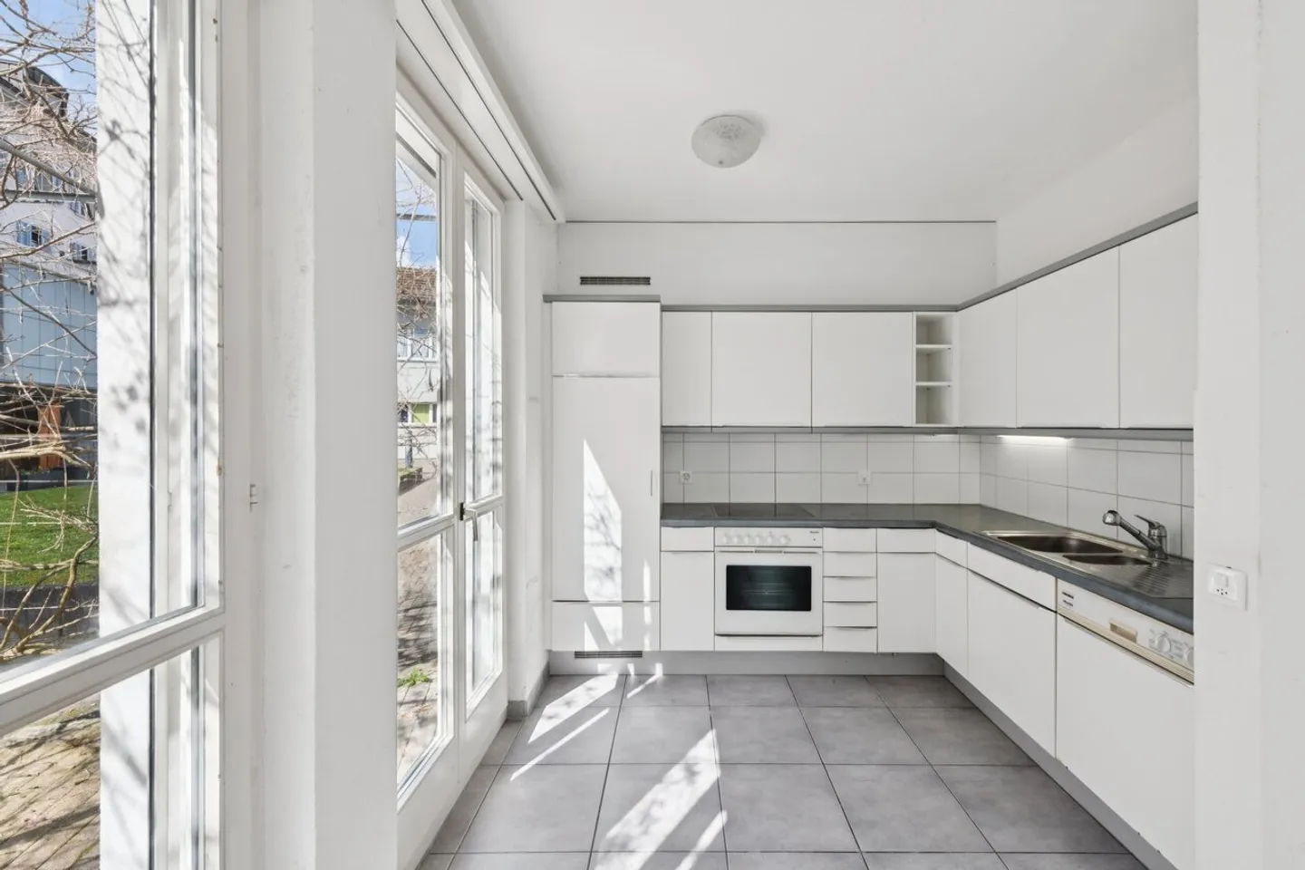 Lichtdurchflutete Erdgeschosswohnung an zentraler Lage - Photo 2 of 6