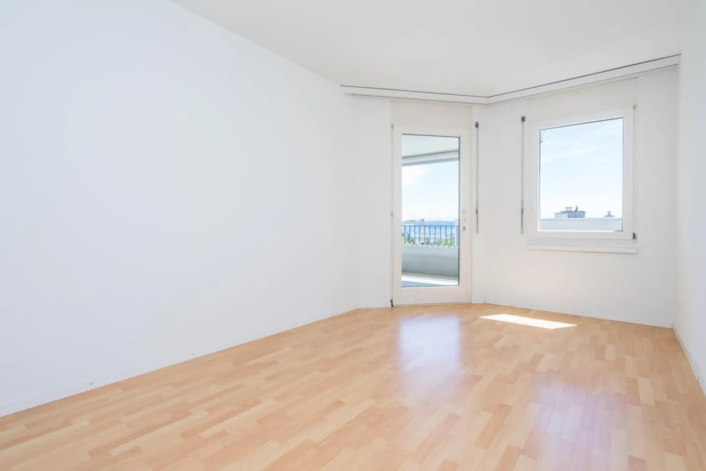 Spacious 3-room apartment with panoramic view of Grenchen! - Photo 6 of 9