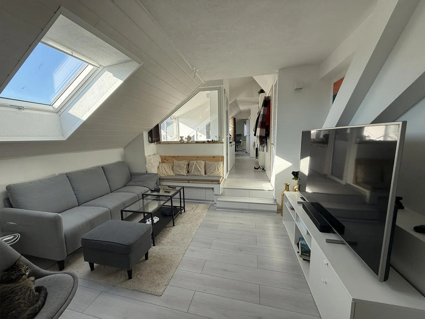 Helle 3.5-Zimmer-Dachwohnung mit 2 Badezimmern - Foto 3 von 10