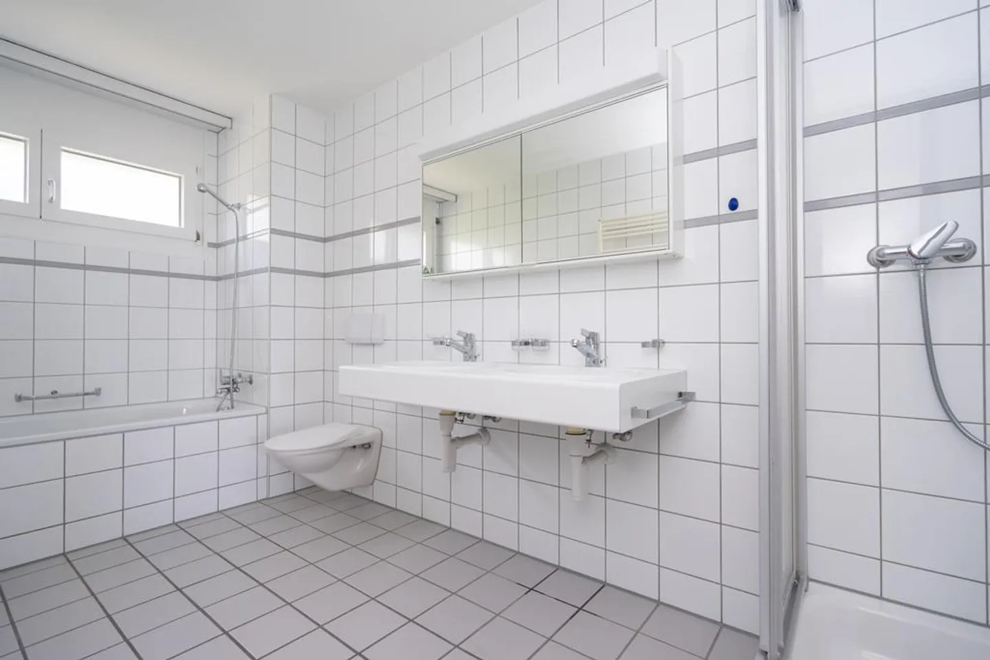 Spacious 3-room apartment with panoramic view of Grenchen! - Photo 7 of 9