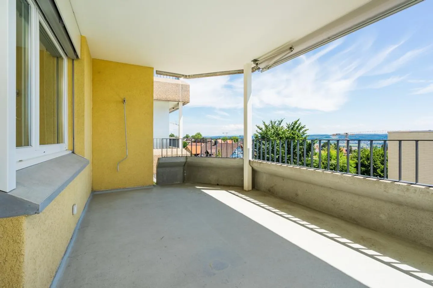 Spacious 3-room apartment with panoramic view of Grenchen! - Photo 8 of 9