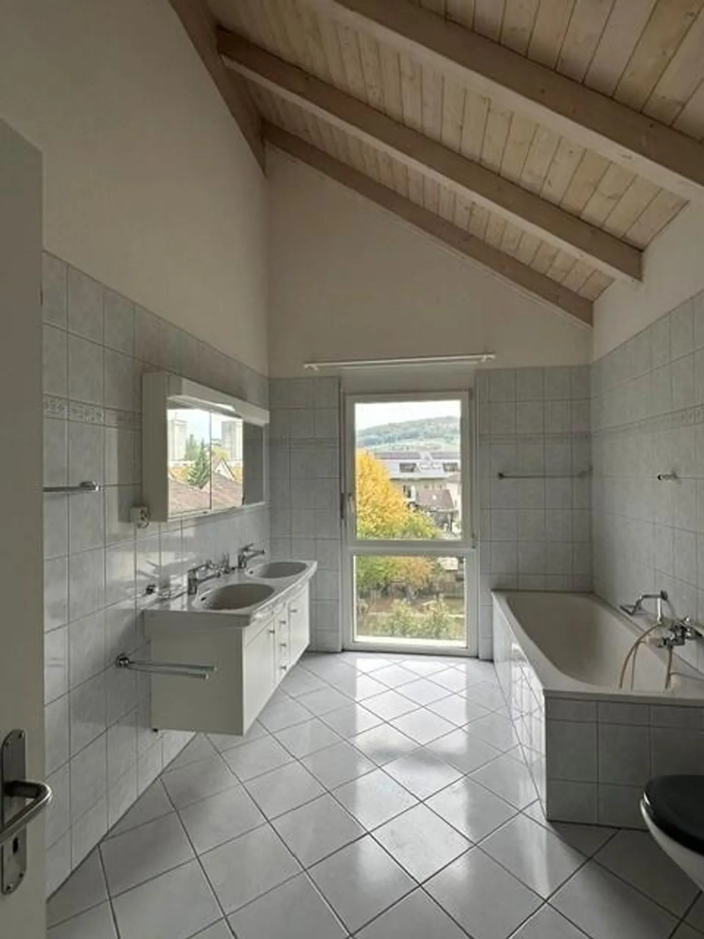 Spacious 3.5-room penthouse apartment with small office/storage room - Photo 9 of 11