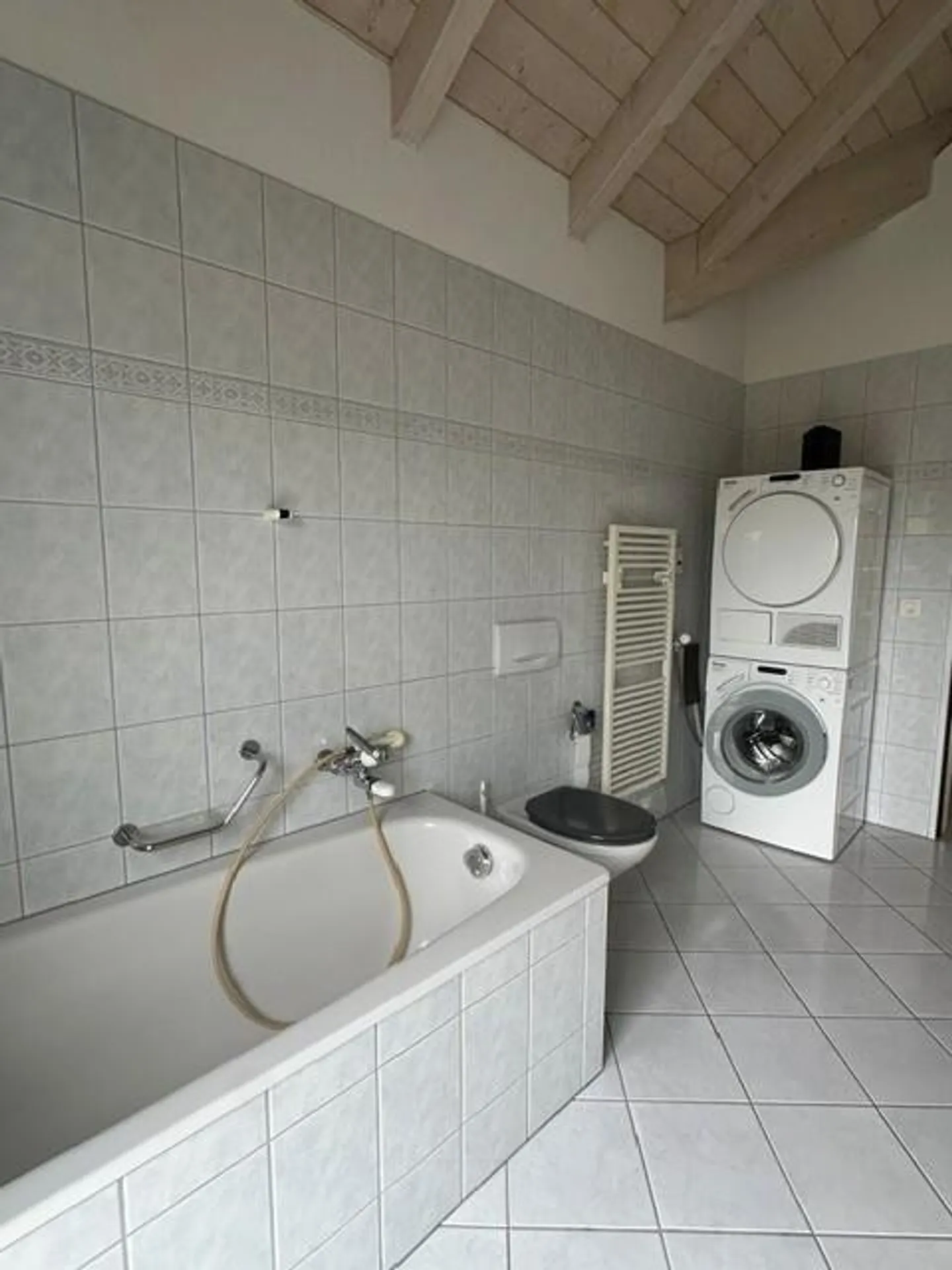 Spacious 3.5-room penthouse apartment with small office/storage room - Photo 10 of 11
