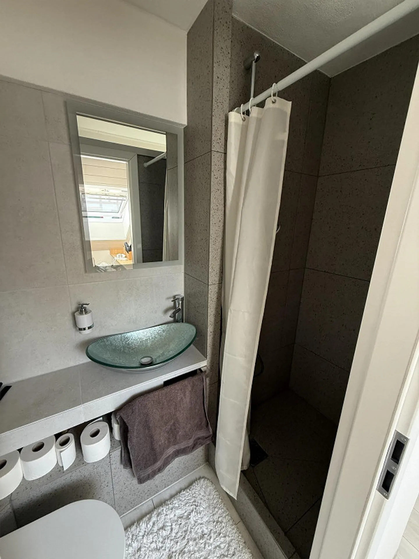 Helle 3.5-Zimmer-Dachwohnung mit 2 Badezimmern - Foto 2 von 10