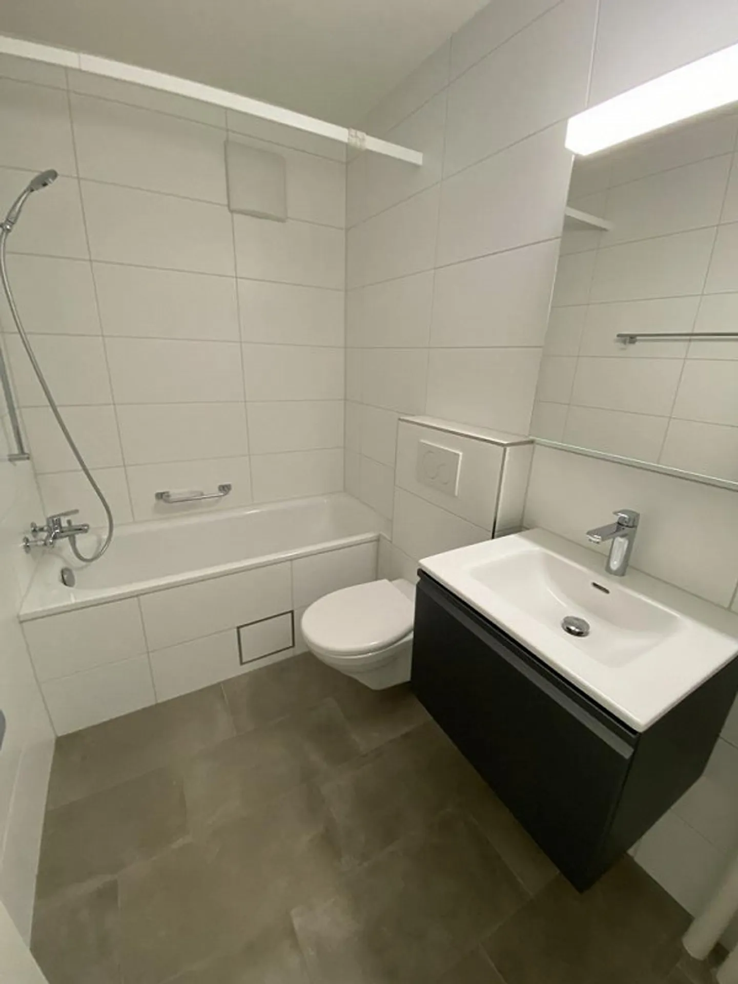 Appartamento ristrutturato con 2 camere nel quartiere Iselin - Foto 3 di 6