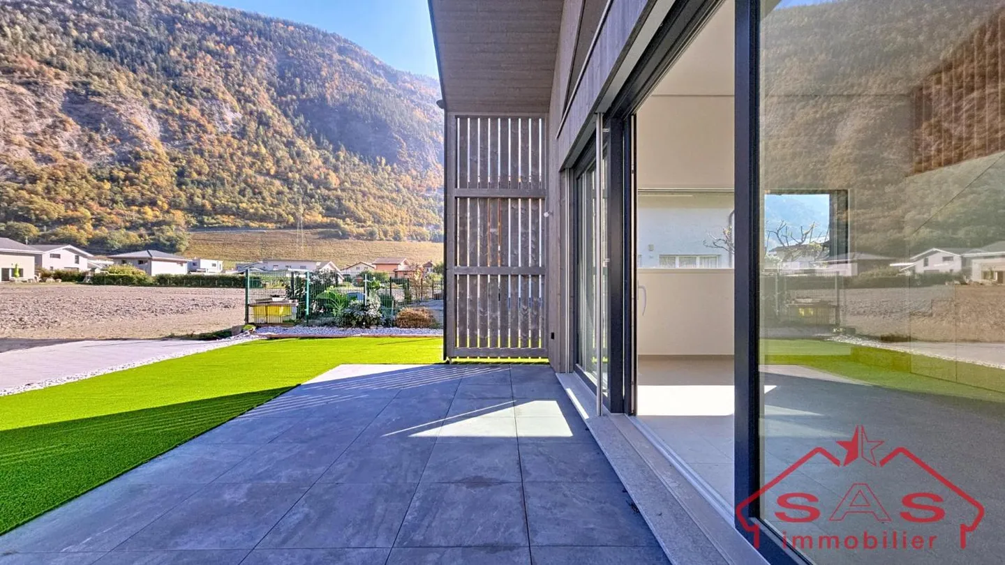 3.5 Room House - Photo 3 of 13