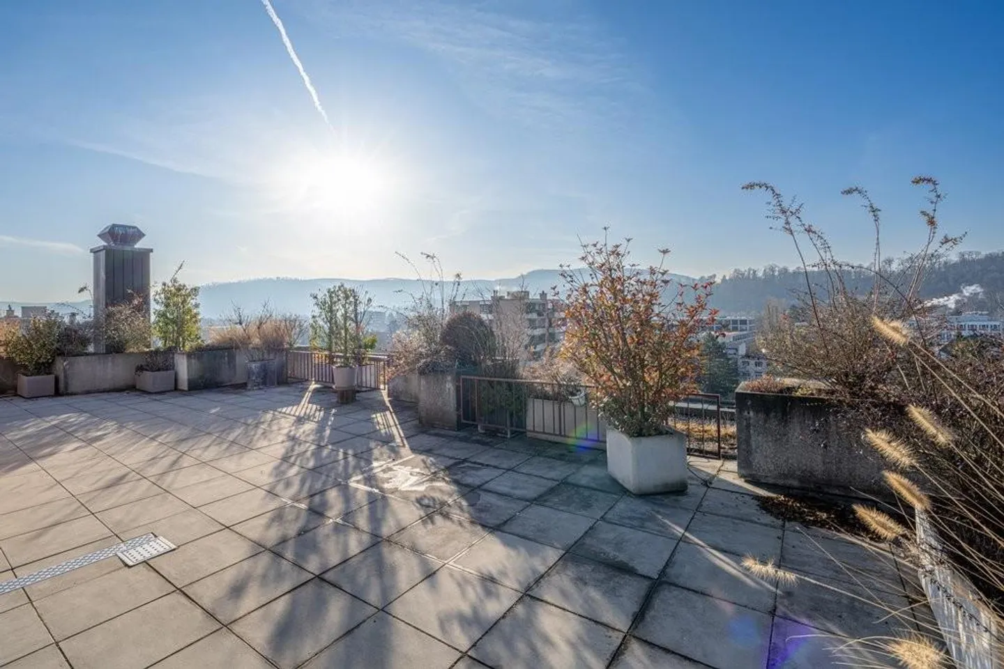 Exklusive Dachwohnung mit sonniger Terrasse und Weitblick - Foto 1 von 12