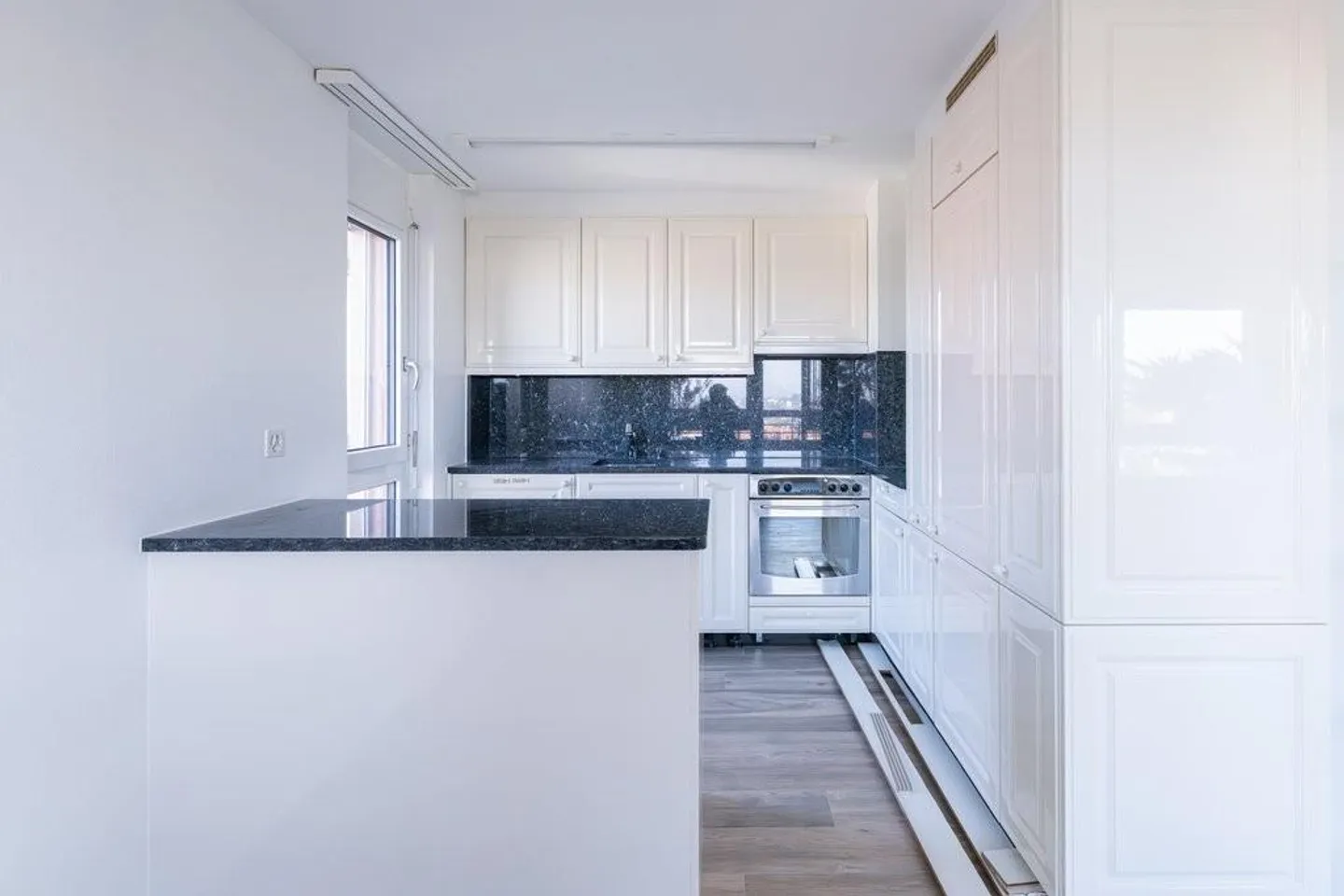 Exklusive Dachwohnung mit sonniger Terrasse und Weitblick - Foto 3 von 12