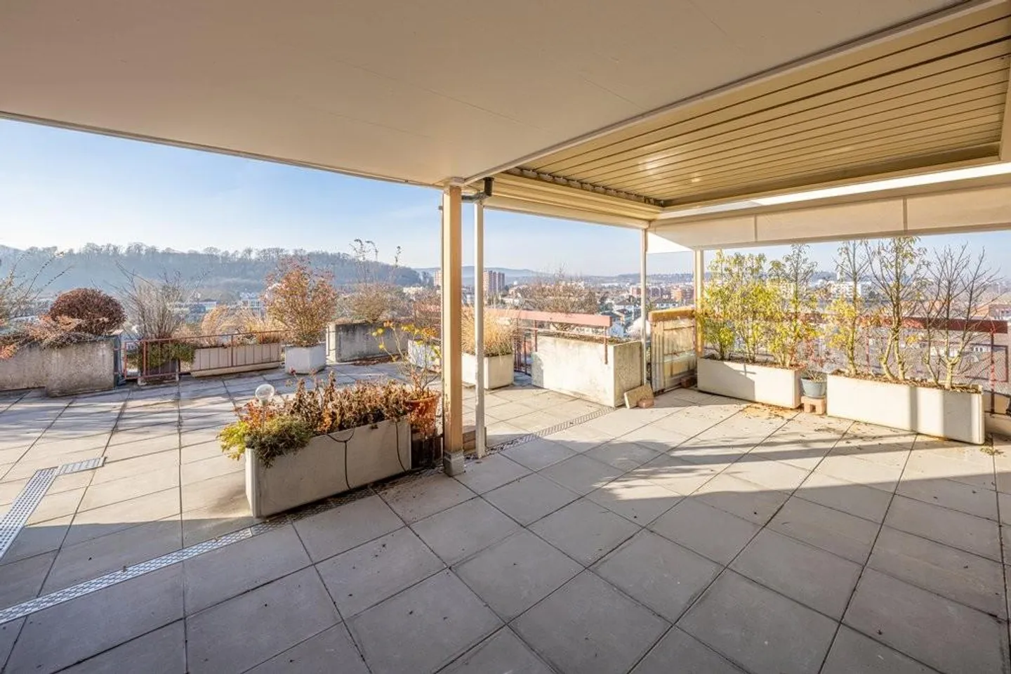Exklusive Dachwohnung mit sonniger Terrasse und Weitblick - Foto 9 von 12
