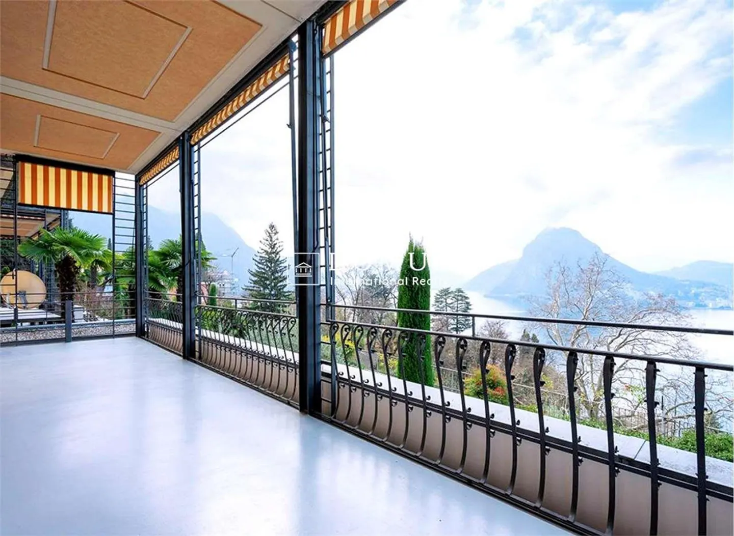 Appartamento Elegante con Vista Lago - Foto 1 di 8