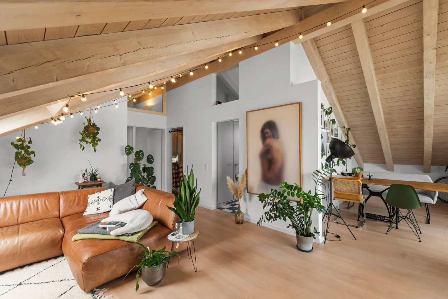 Charmant appartement mansardé dans un endroit ensoleillé et proche de la ville! - Photo 1 sur 12