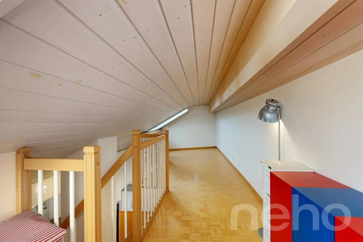 Elegante attico mansardato 4.5 locali, tranquillo e luminoso a Choulex - Foto 9 di 13