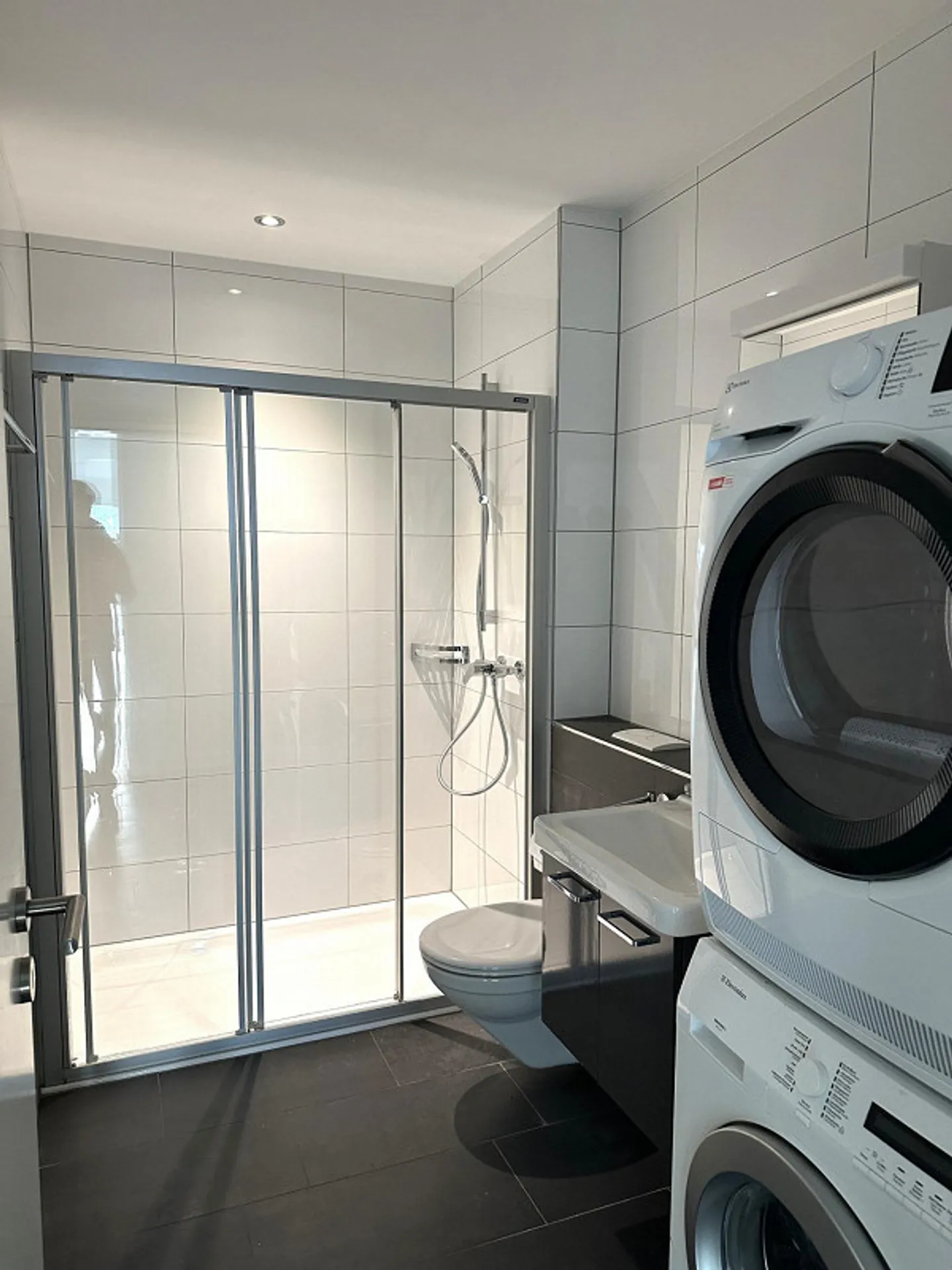 Modern 4.5-room apartment with garden seating area - Photo 6 of 7