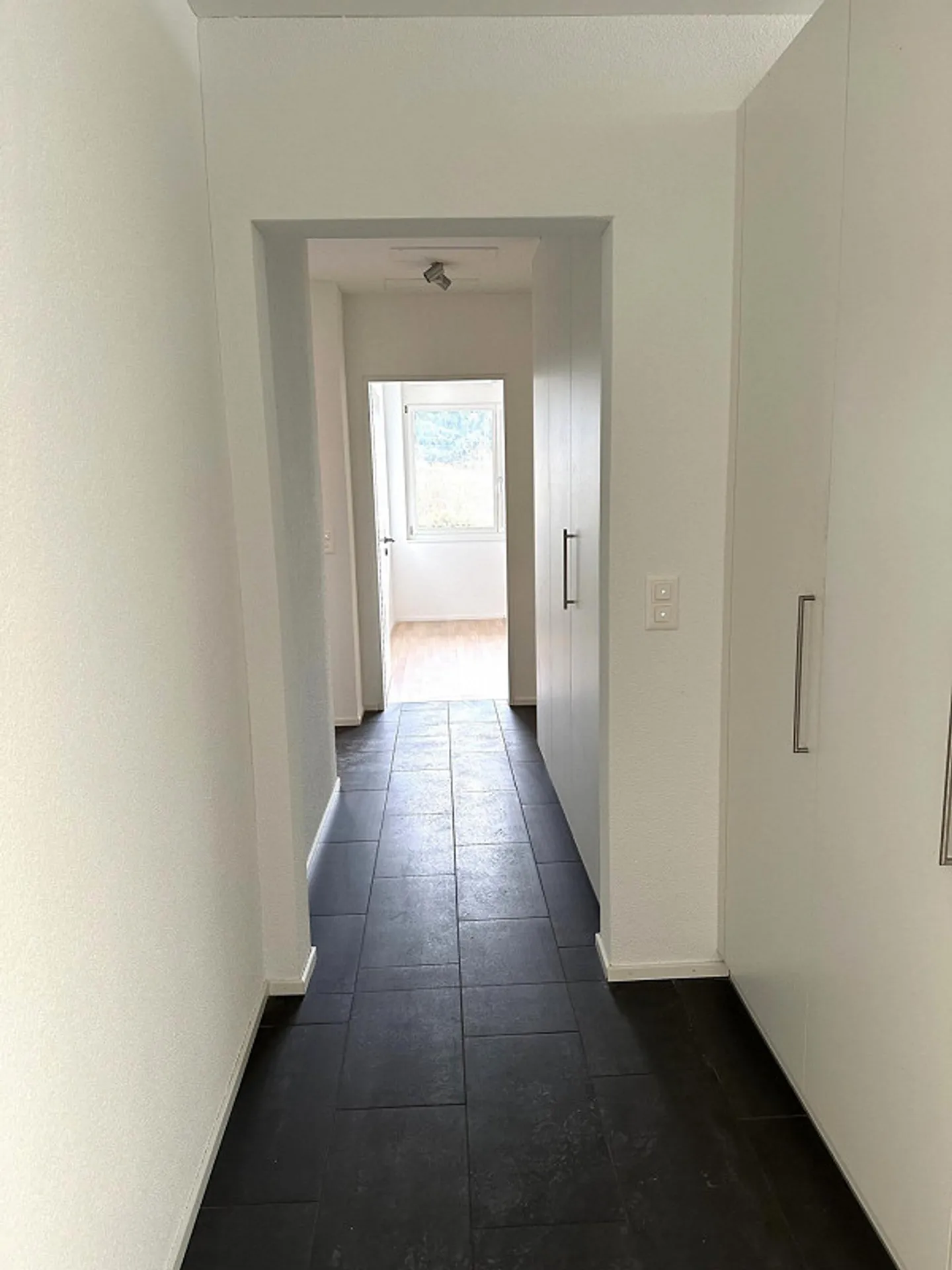 Modern 4.5-room apartment with garden seating area - Photo 7 of 7