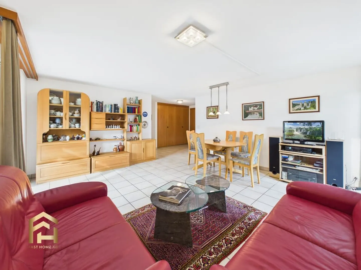 Sunny 4.5-room apartment with two balconies, winter garden and view - Photo 1 of 13