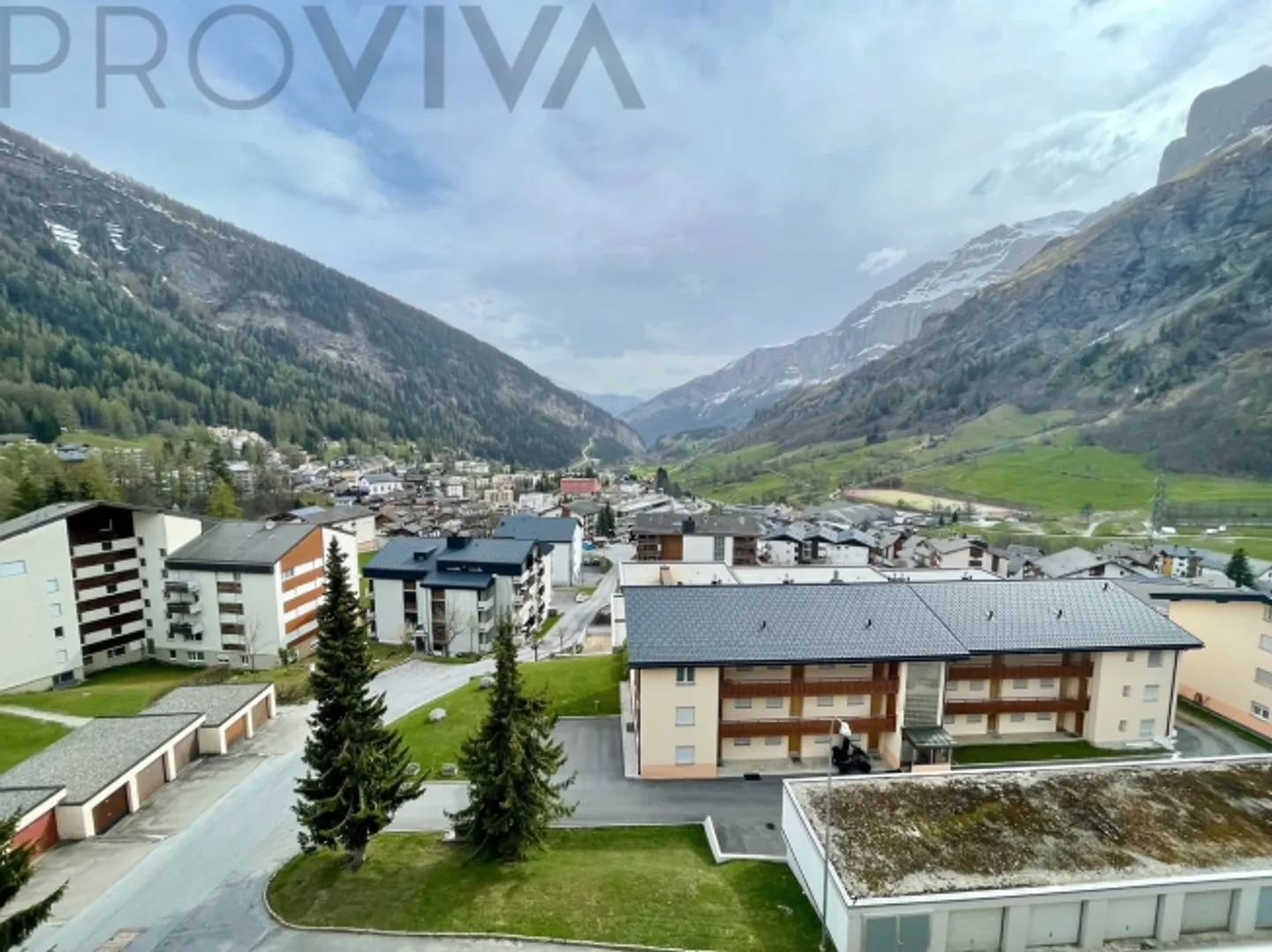 «Geräumig, in renoviertem Gebäude, mit toller Balkonaussicht» - Foto 1 von 6
