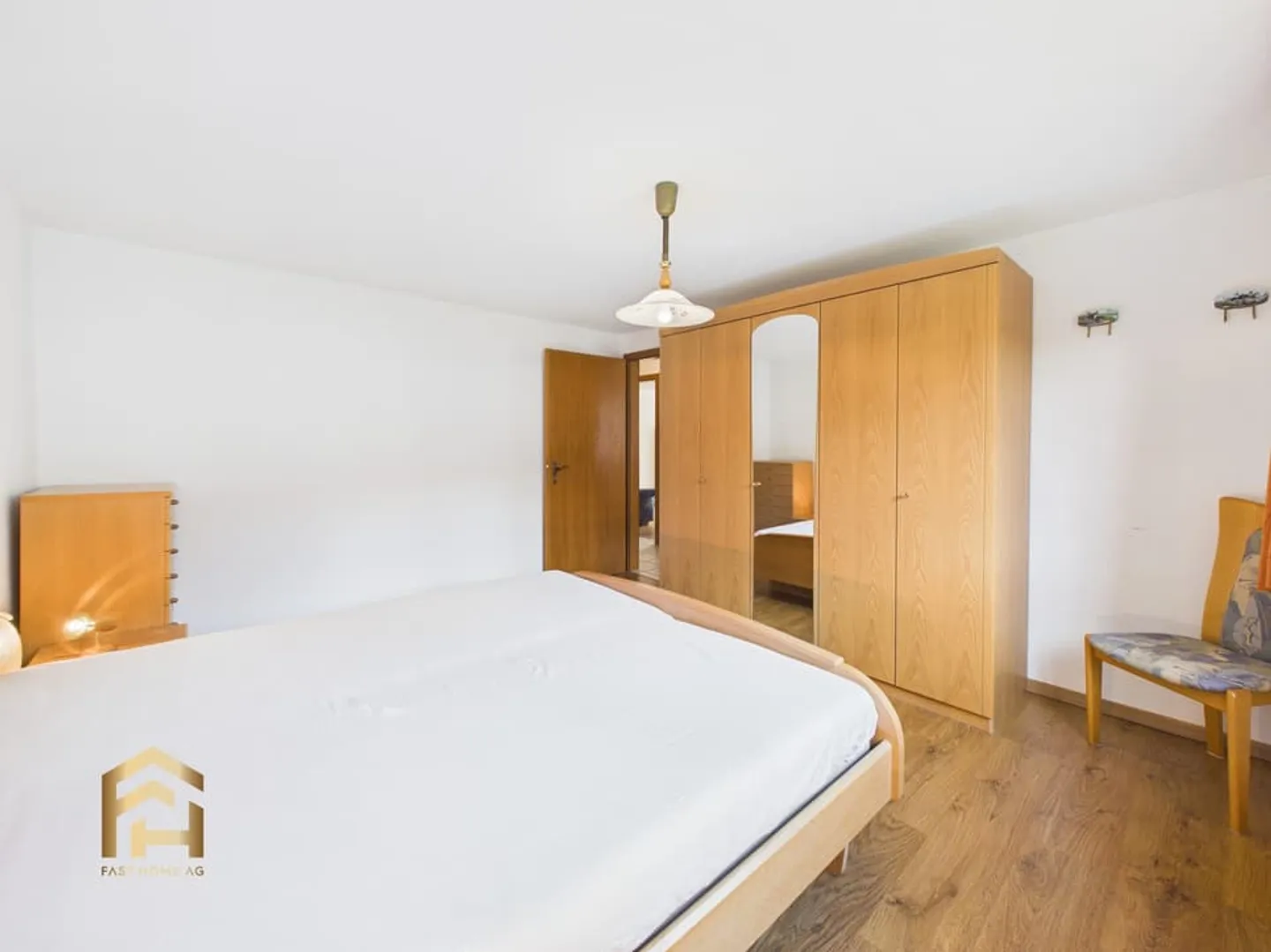 Sunny 4.5-room apartment with two balconies, winter garden and view - Photo 8 of 13