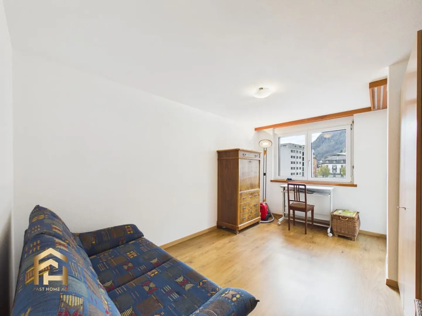 Sunny 4.5-room apartment with two balconies, winter garden and view - Photo 9 of 13