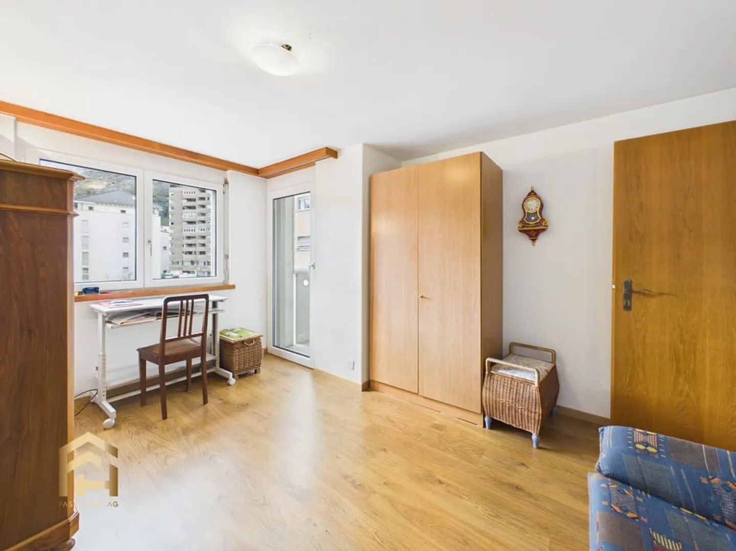 Sunny 4.5-room apartment with two balconies, winter garden and view - Photo 10 of 13