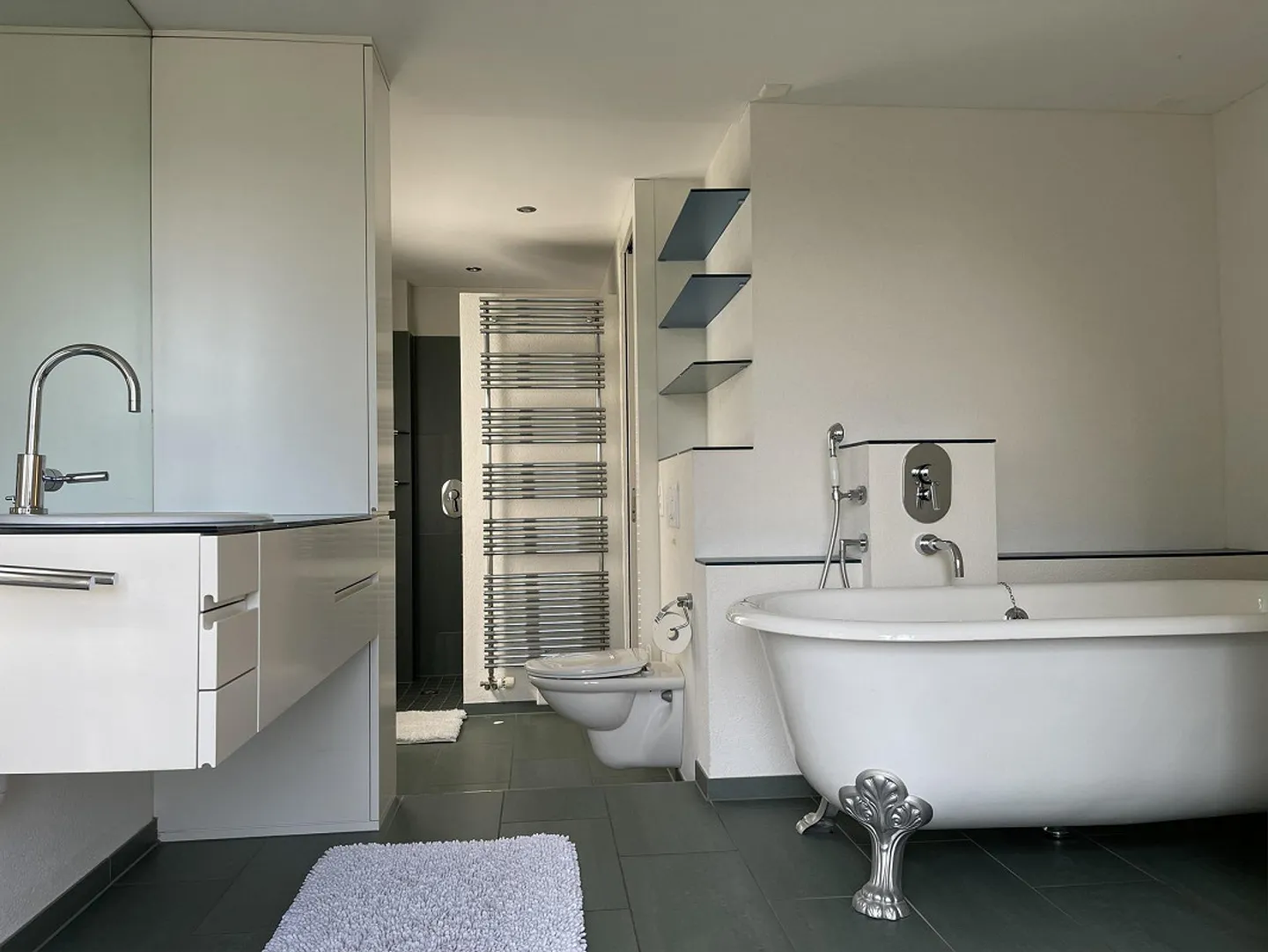 Vicino alla città e tranquillo: Casa unifamiliare con giardino in ottima posizione - Foto 9 di 11