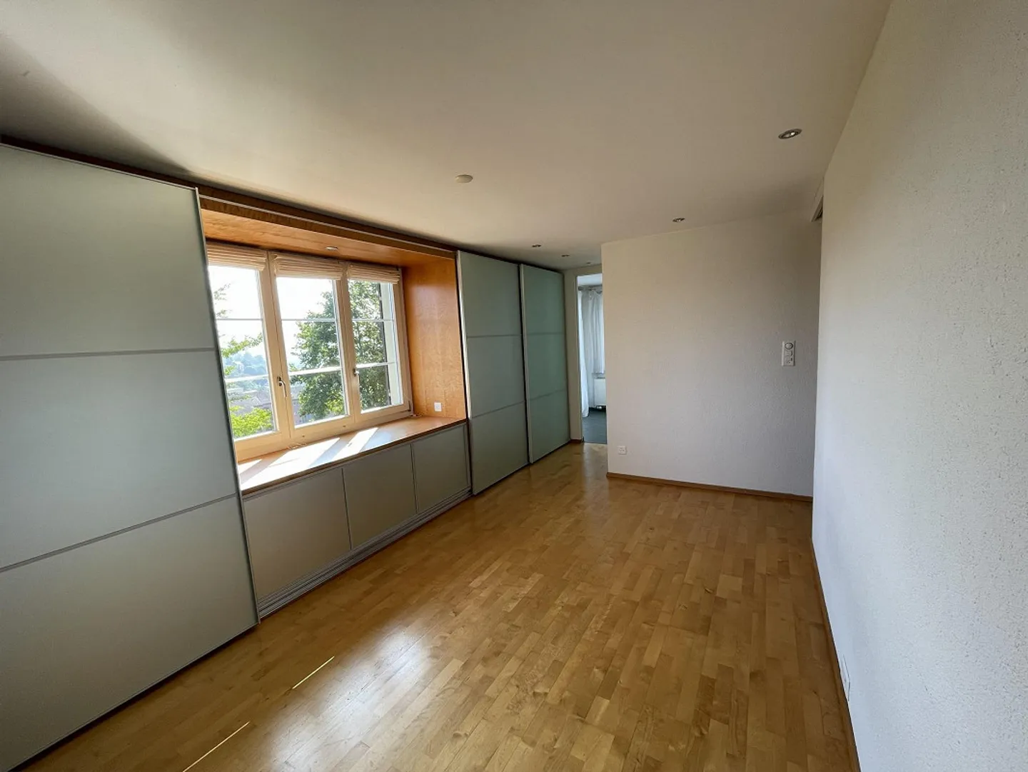 Vicino alla città e tranquillo: Casa unifamiliare con giardino in ottima posizione - Foto 6 di 11