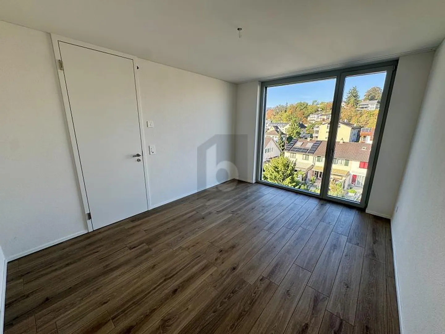 HIGH QUALITY AND STYLISH WITH LOTS OF LIGHT! - Photo 5 of 6