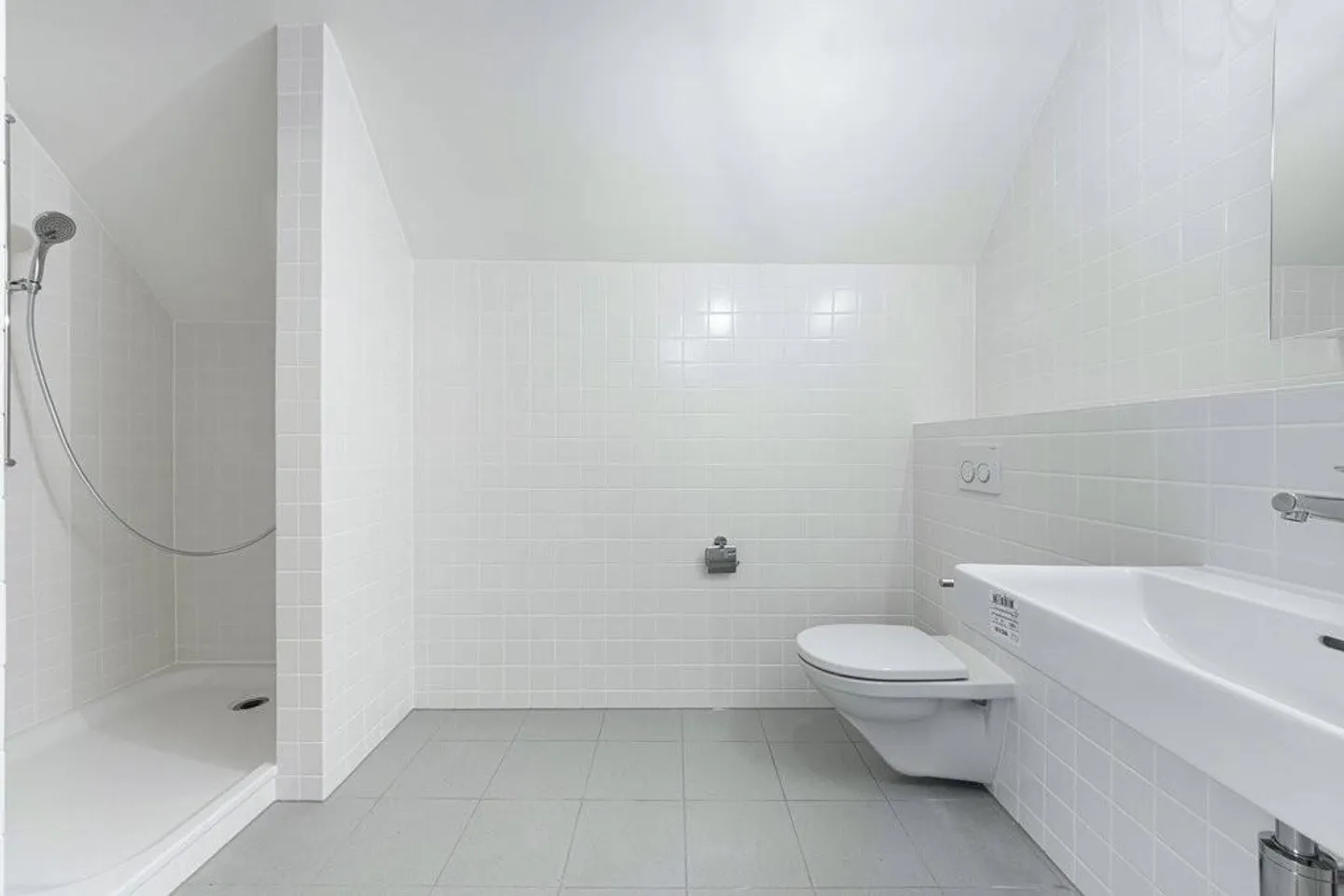 Affordable Attic Apartment with Modern Comfort - Photo 3 of 6