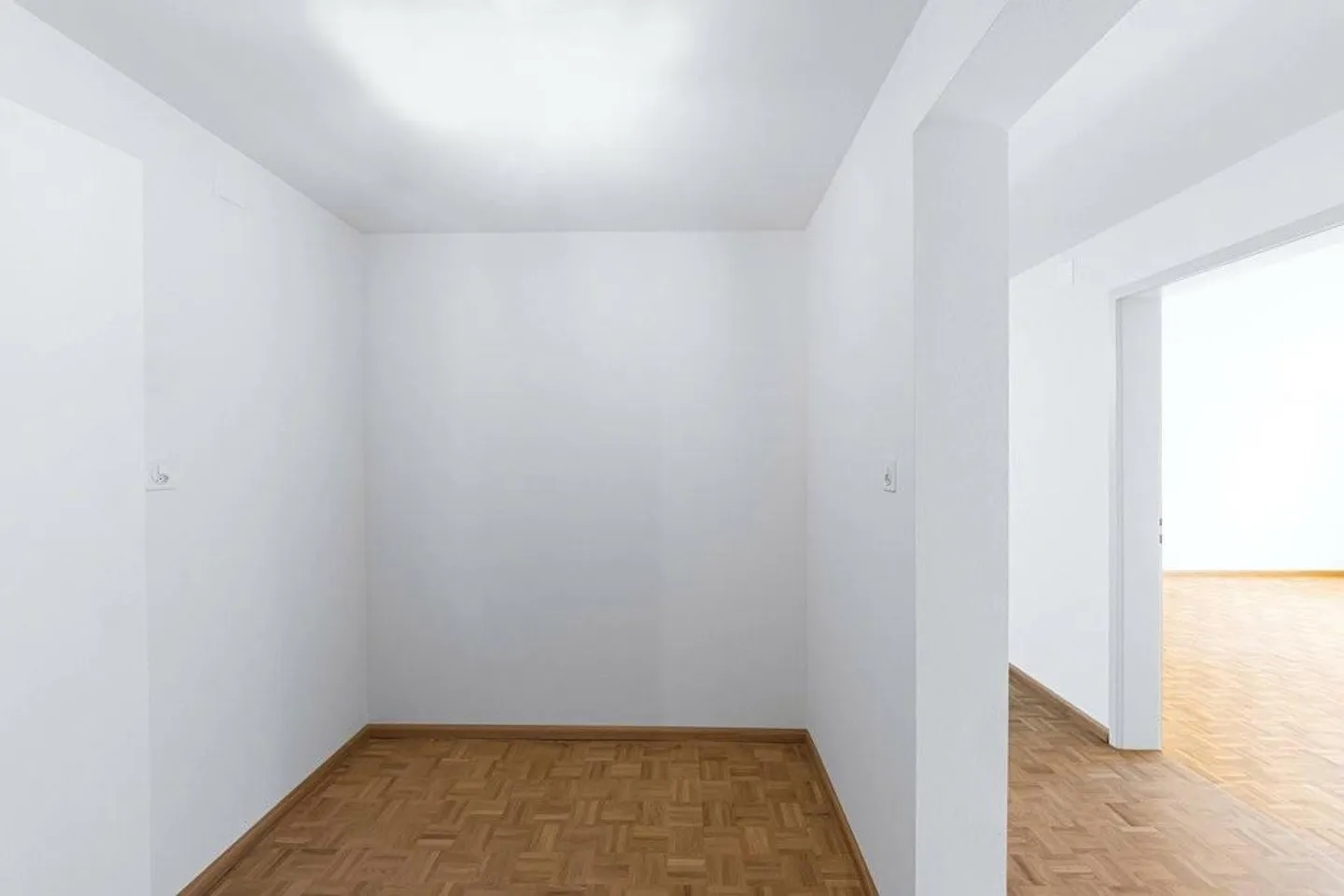 Affordable Attic Apartment with Modern Comfort - Photo 4 of 6