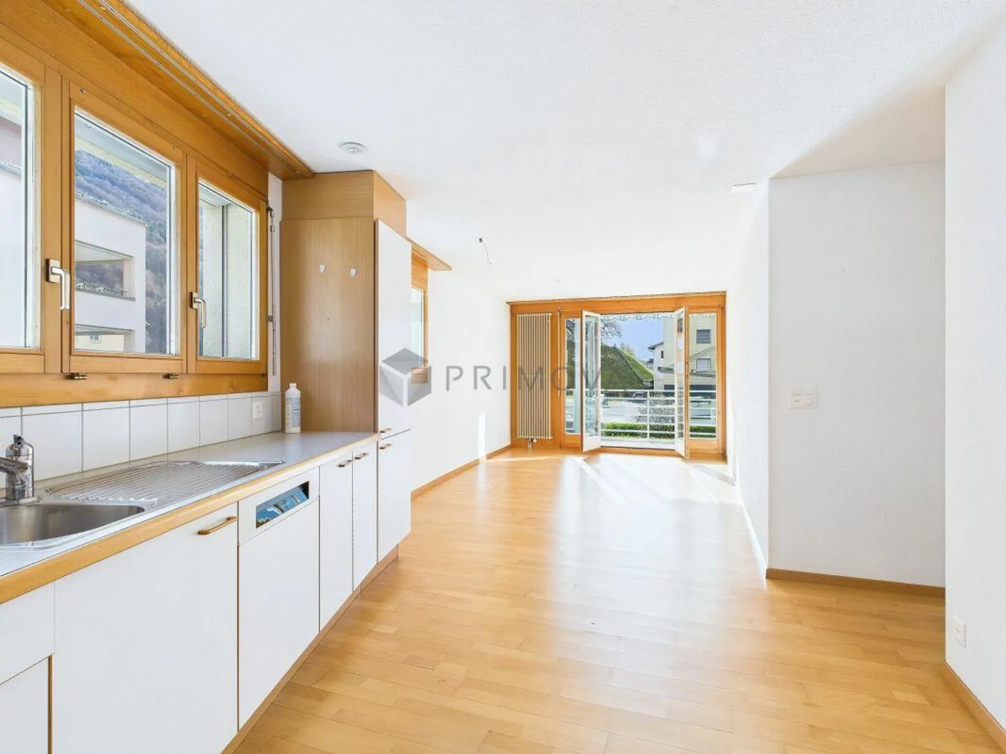 Sunny apartment in a quiet location surrounded by mountains and nature at a super price! - Photo 2 of 11