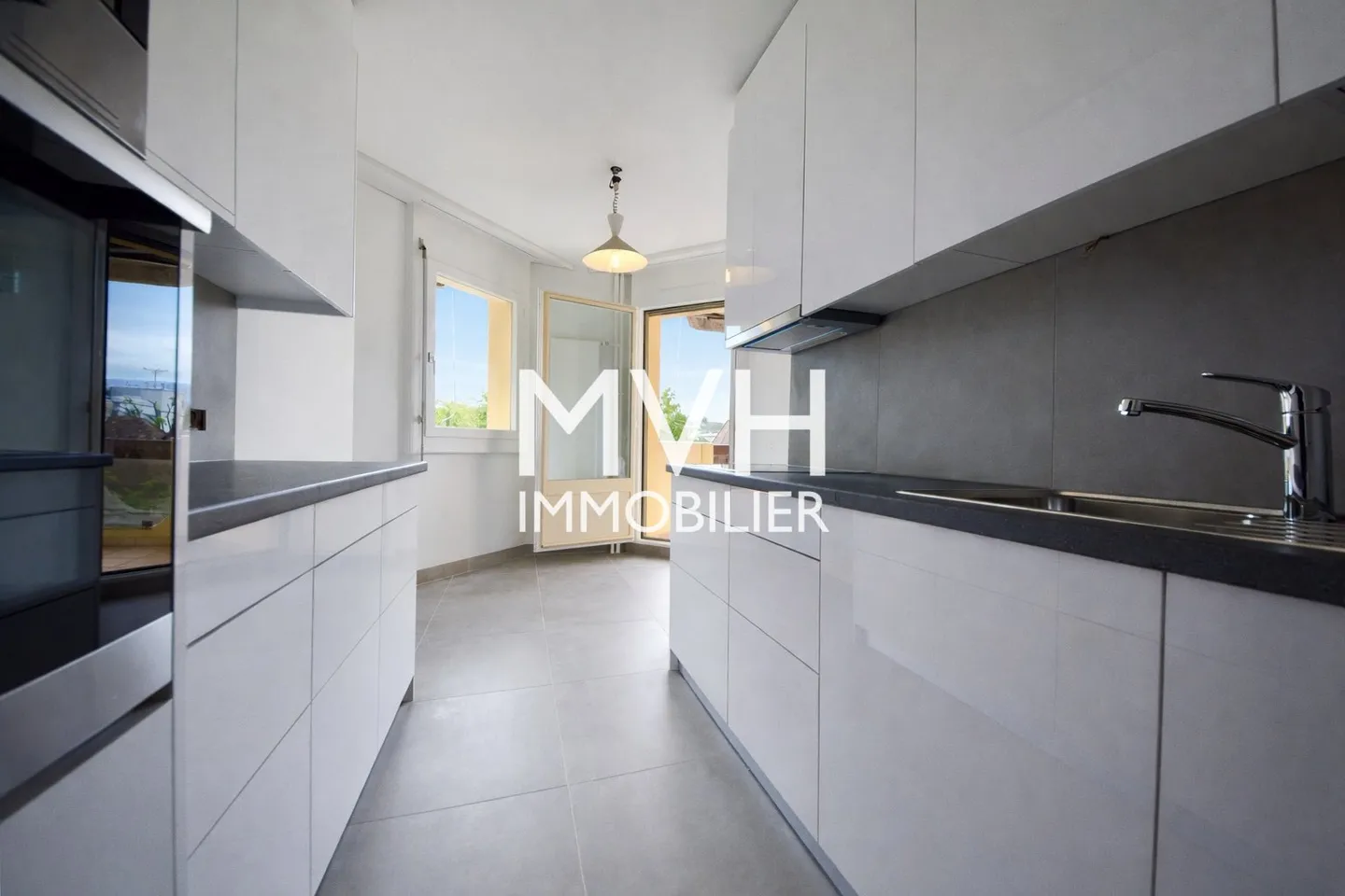 Renovated Apartment with Balconies - Photo 2 of 6