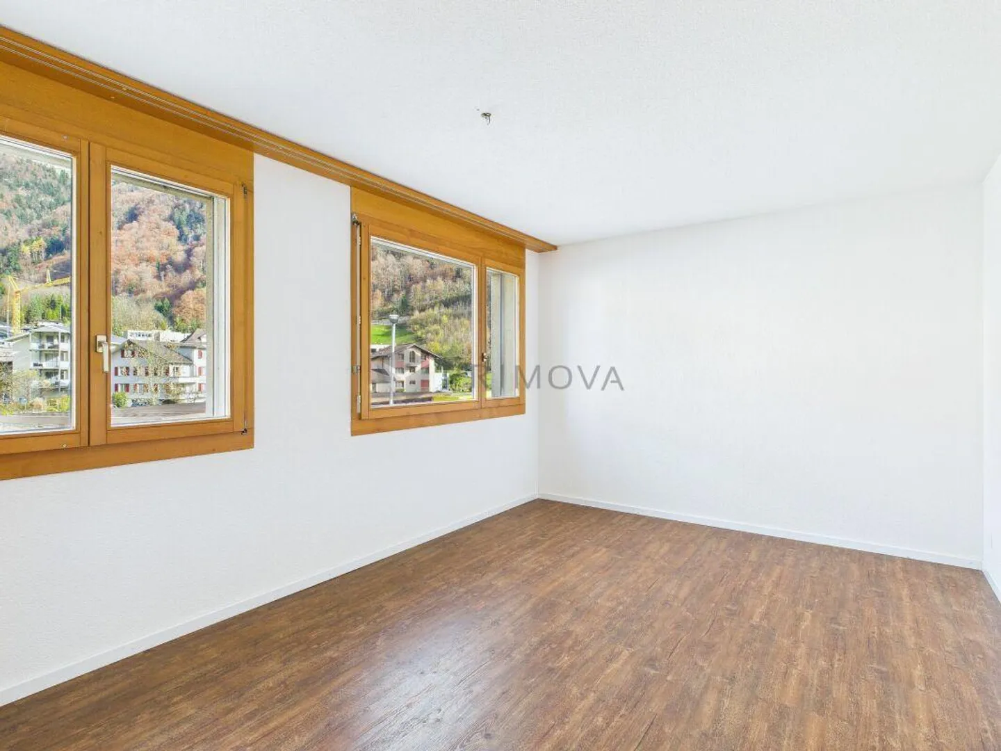 Sunny apartment in a quiet location surrounded by mountains and nature at a super price! - Photo 4 of 11