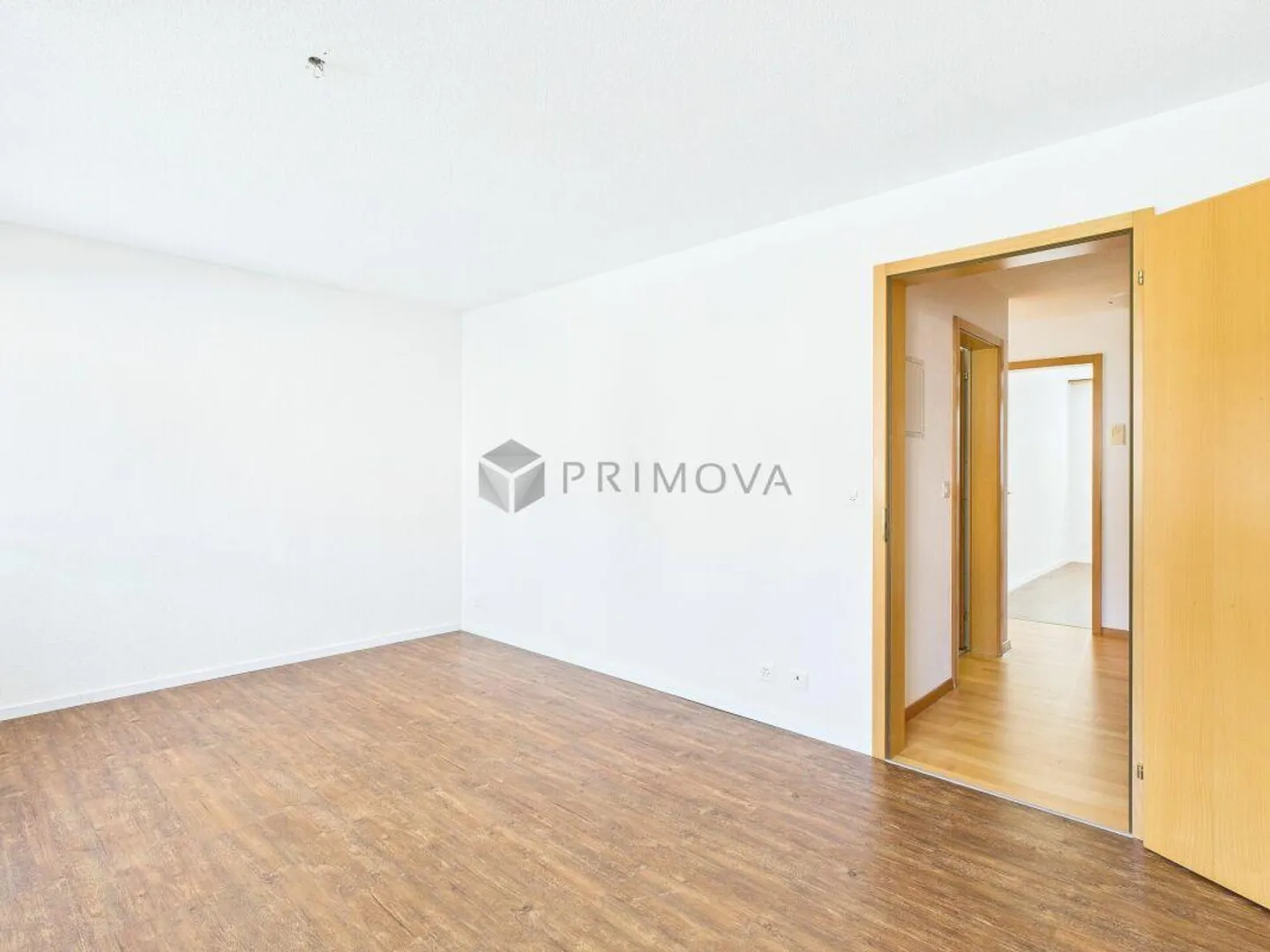 Sunny apartment in a quiet location surrounded by mountains and nature at a super price! - Photo 5 of 11