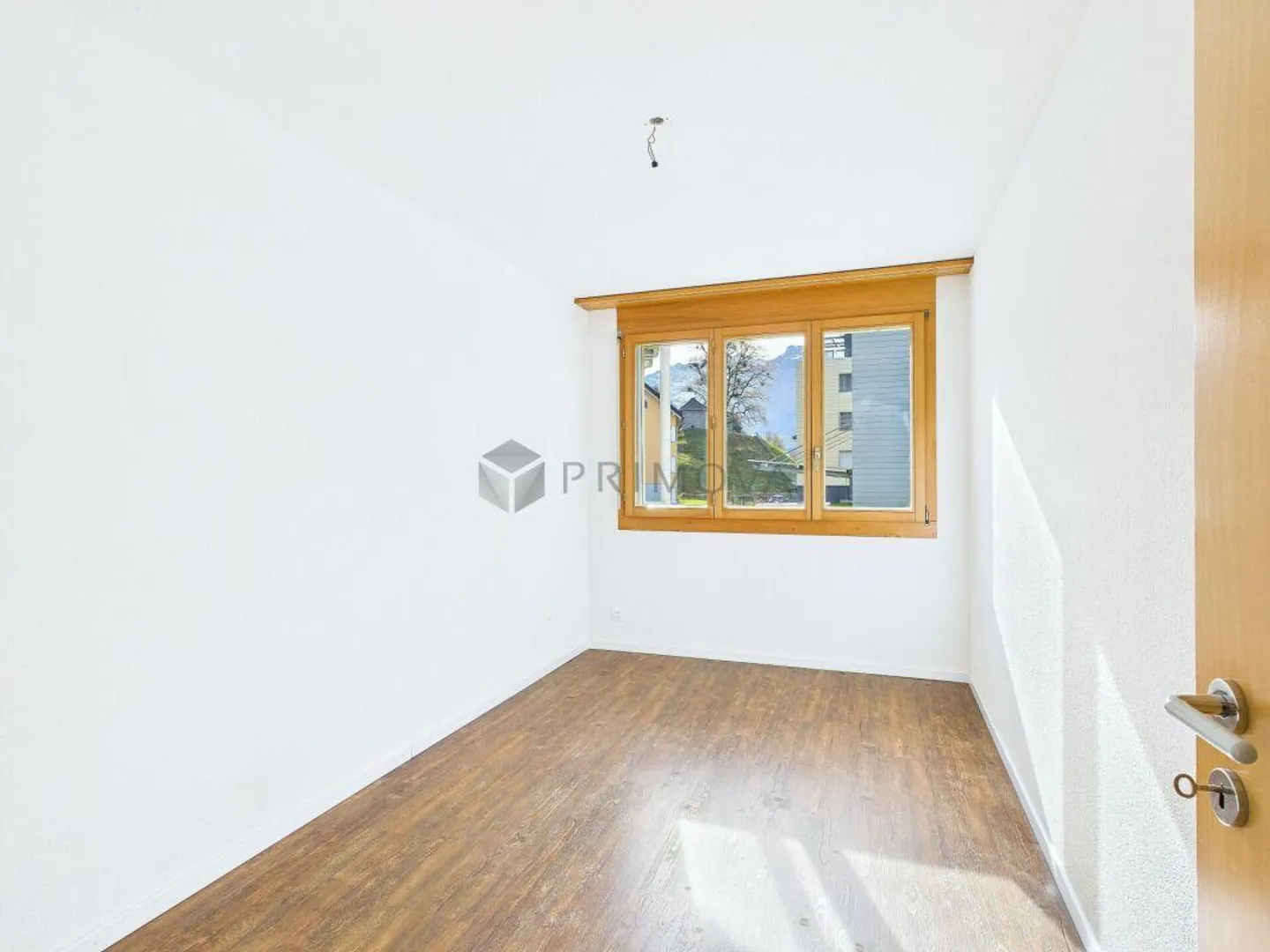 Sunny apartment in a quiet location surrounded by mountains and nature at a super price! - Photo 6 of 11