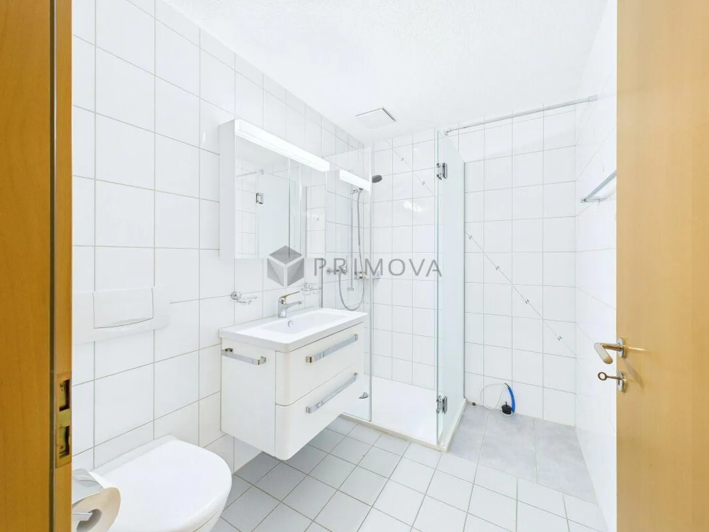 Sunny apartment in a quiet location surrounded by mountains and nature at a super price! - Photo 7 of 11