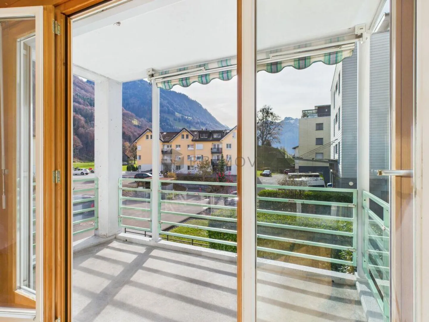 Sunny apartment in a quiet location surrounded by mountains and nature at a super price! - Photo 8 of 11