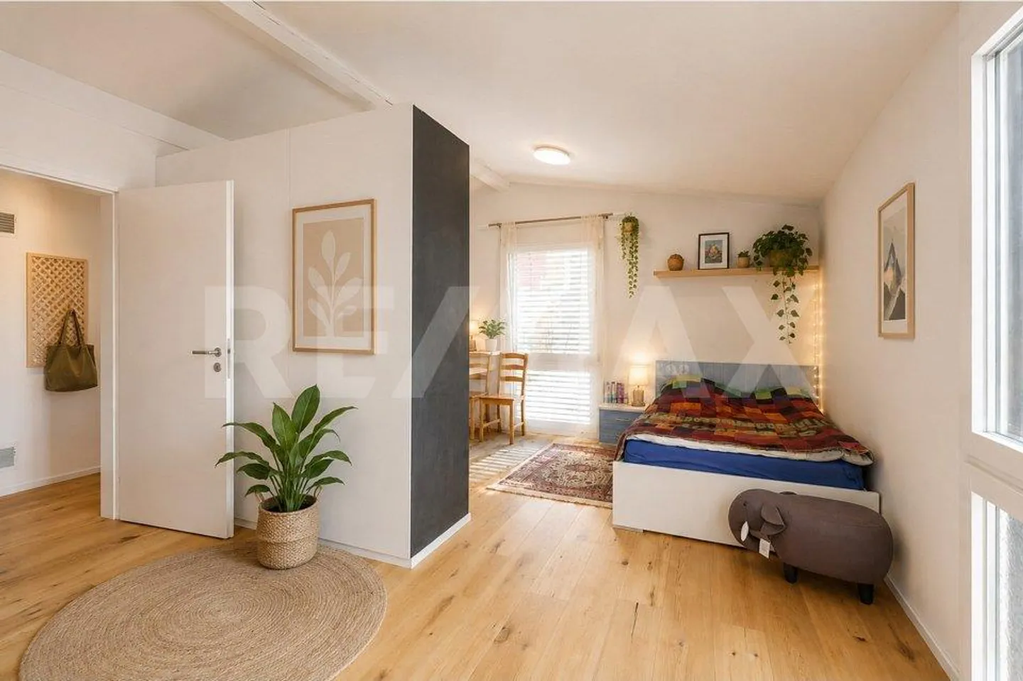 Family happiness in a sought-after residential area Charming 5.5-room single-family house with sunny garden - Photo 5 of 10