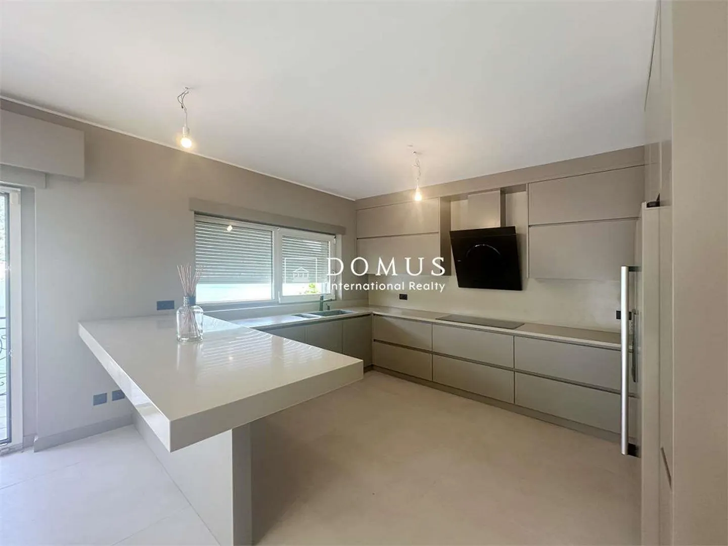 Villa elegante con vista lago - Foto 4 di 13