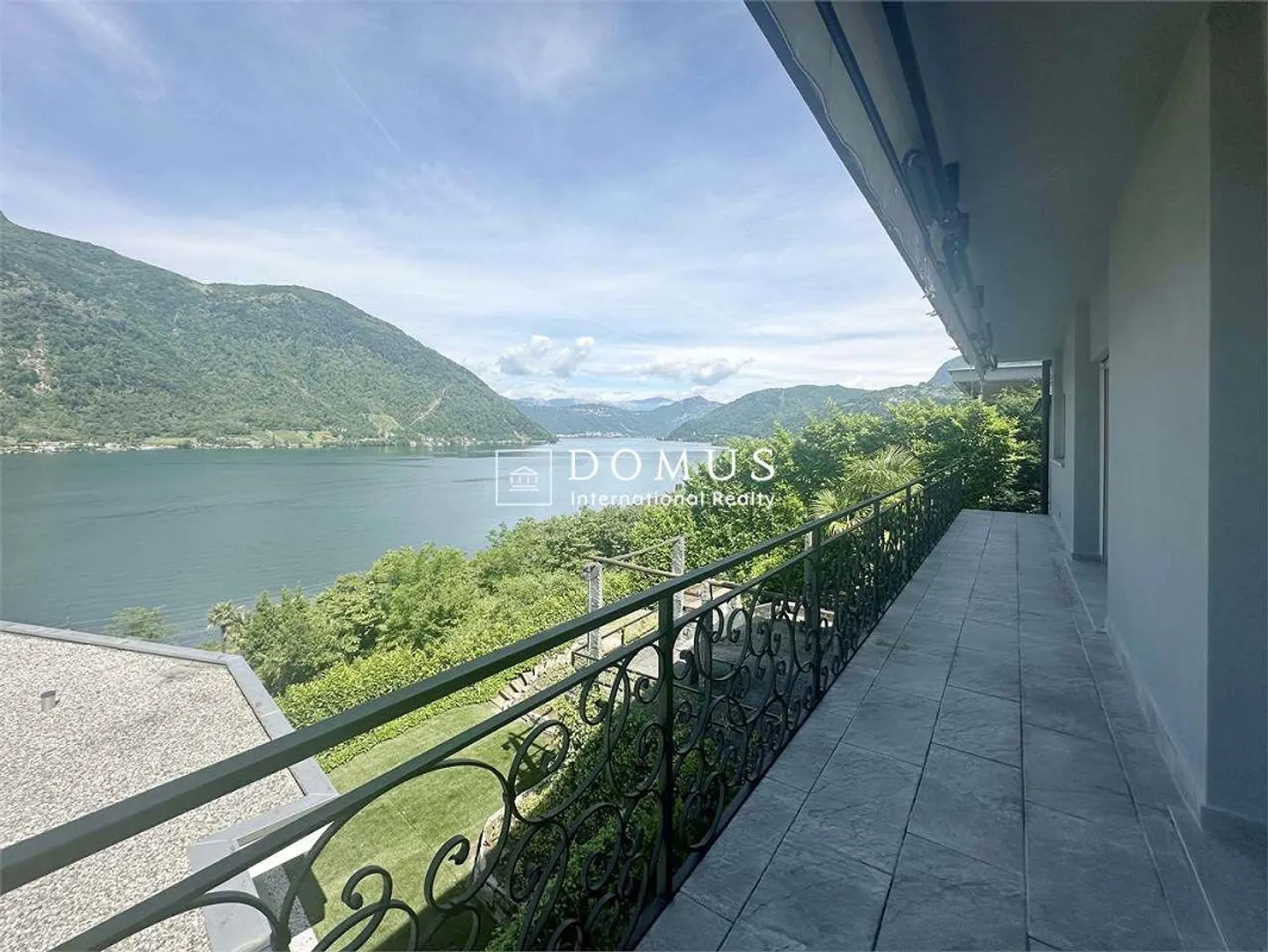 Villa elegante con vista lago - Foto 5 di 13