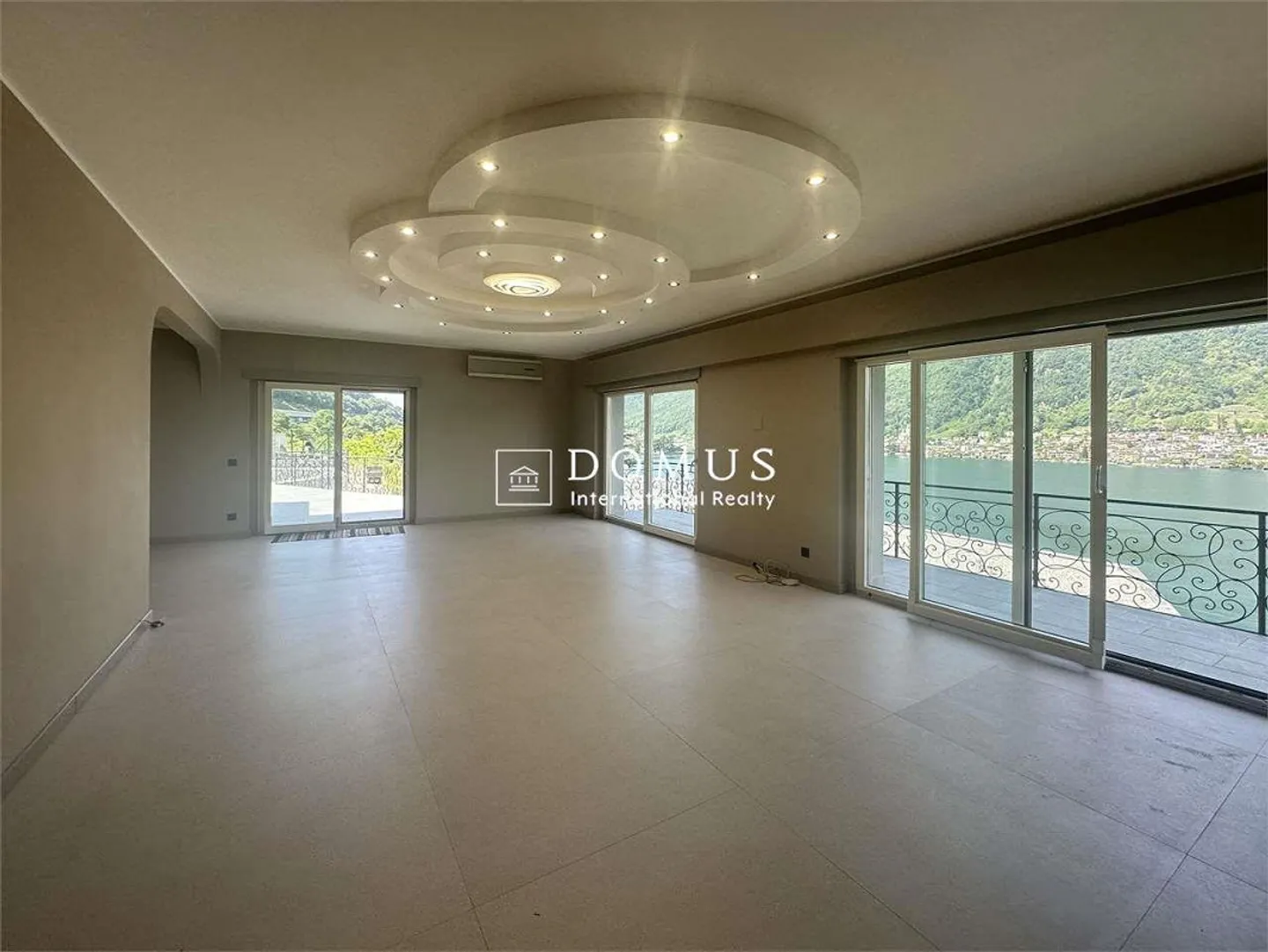 Villa elegante con vista lago - Foto 2 di 13
