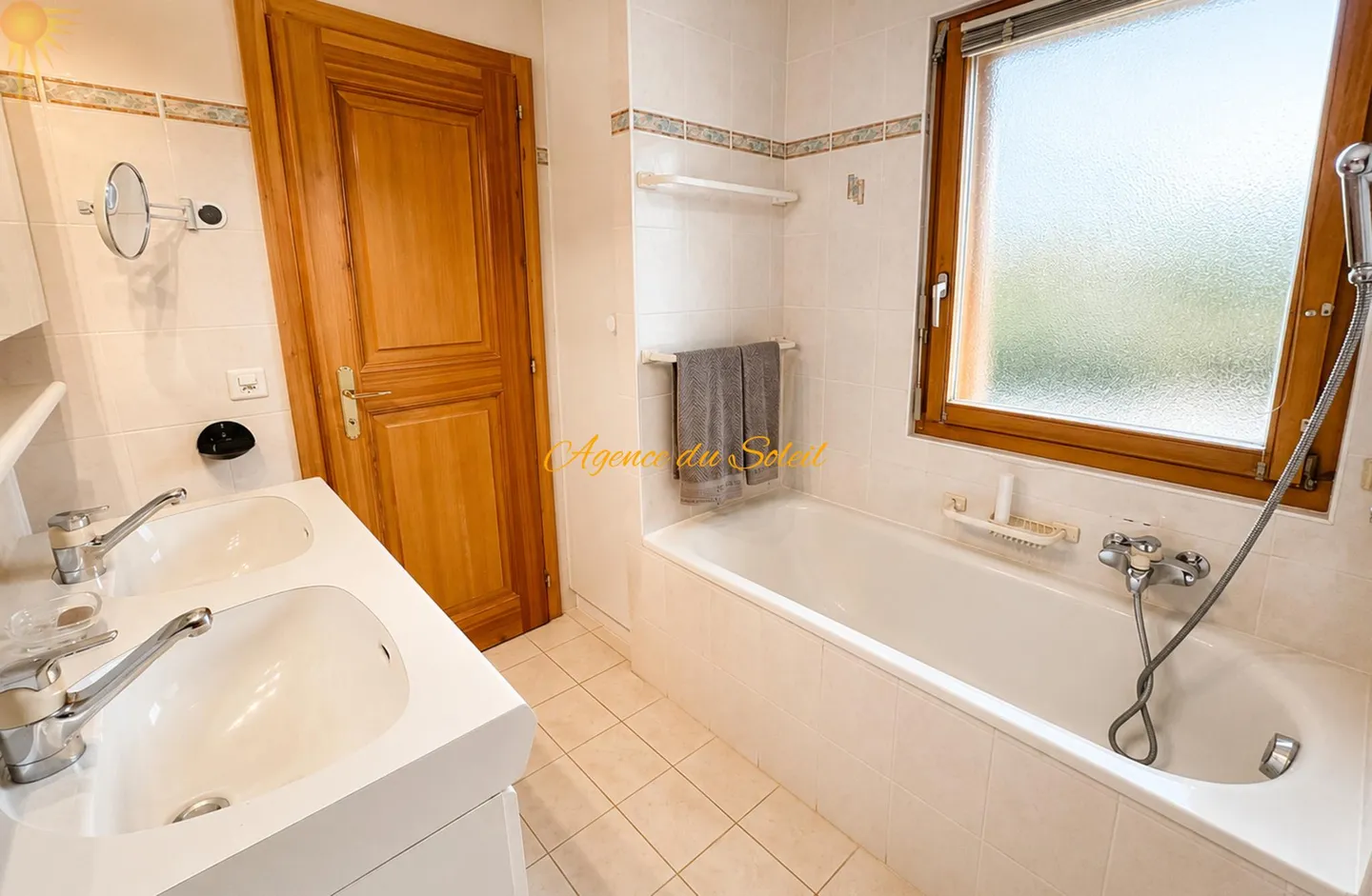 En Exclusivité ! Superbe chalet de 8.5 pièces en bordure du golf Ballesteros à C - Photo 8 sur 14