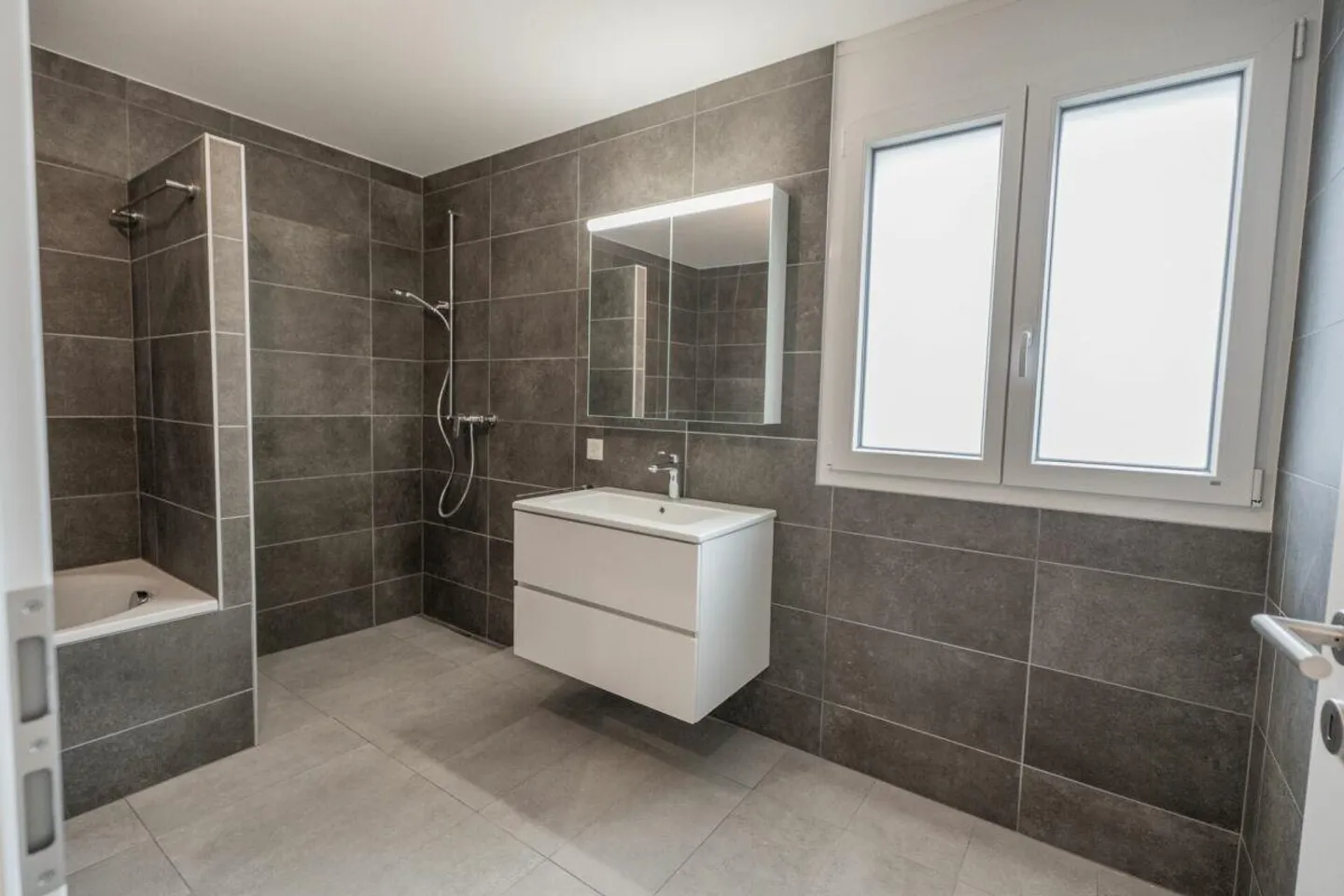 Nous vendons des maisons individuelles modernes et spacieuses à Moleno - Photo 13 sur 15