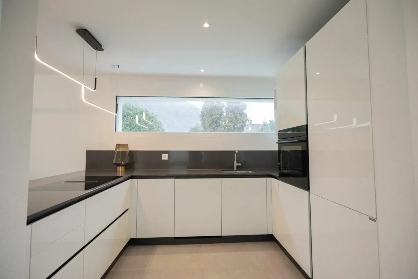 Nous vendons des maisons individuelles modernes et spacieuses à Moleno - Photo 2 sur 15