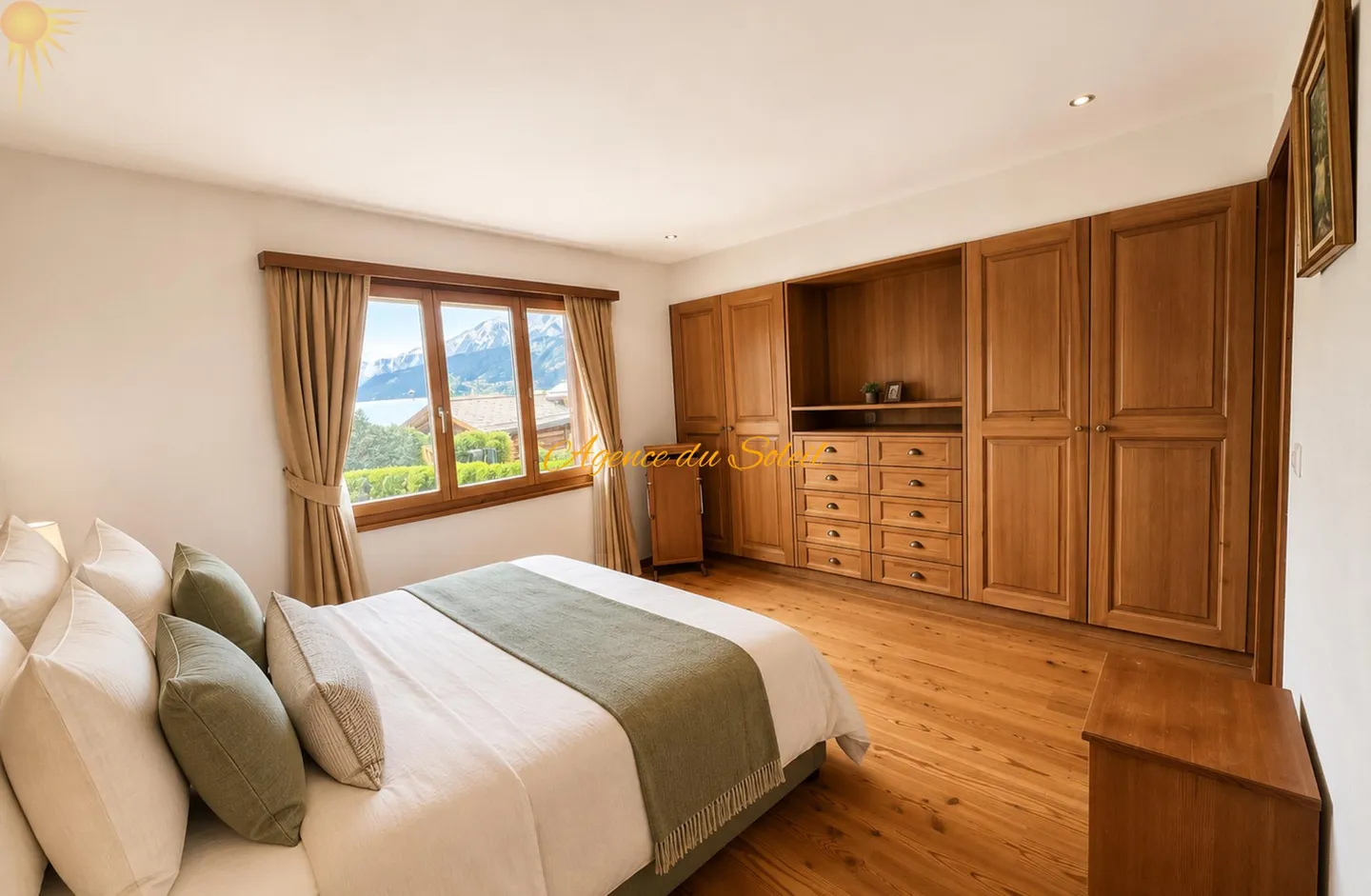 En Exclusivité ! Superbe chalet de 8.5 pièces en bordure du golf Ballesteros à C - Photo 11 sur 14