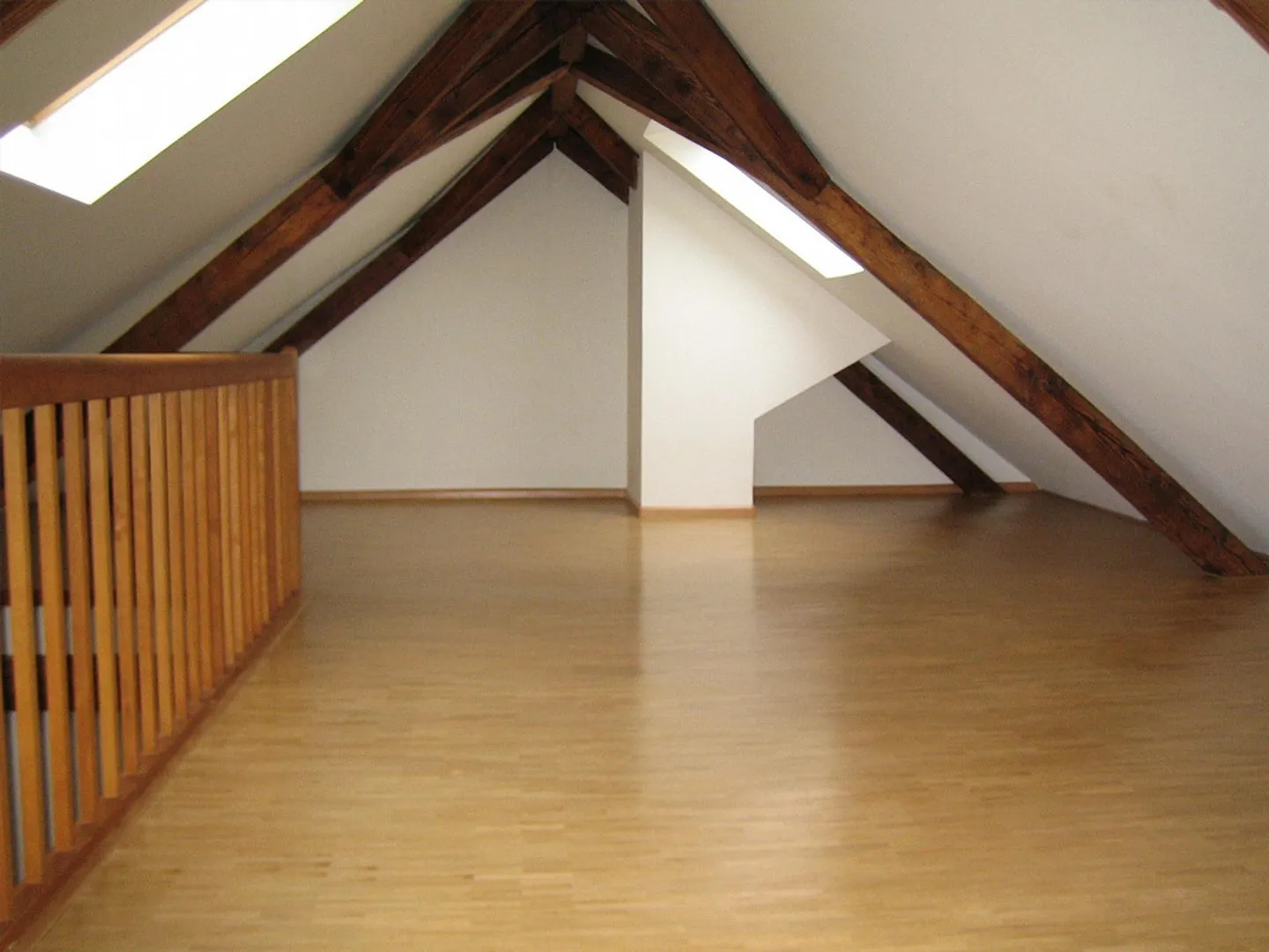 originelle Dachwohnung mit Galerie - Foto 4 von 10