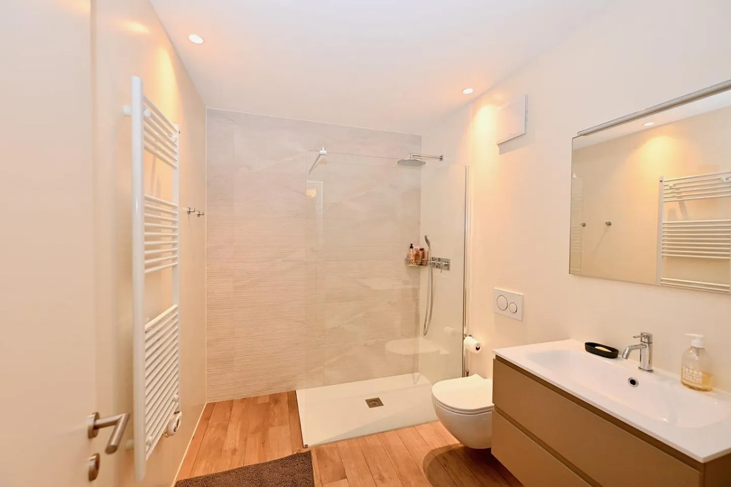 Moderne Luxusvilla - Frieden, Privatsphäre und zeitgenössische Eleganz - Foto 21 von 25