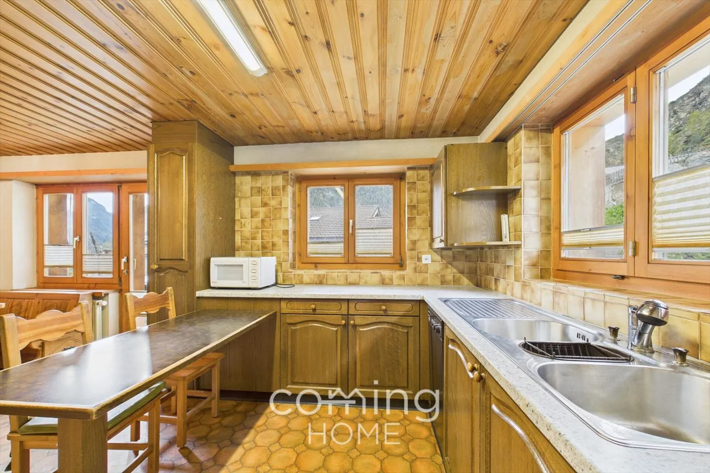 Casa spaziosa con vista a Stalden - Pace, sole e opportunità versatili - Foto 4 di 13