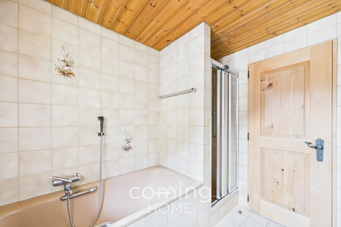 Casa spaziosa con vista a Stalden - Pace, sole e opportunità versatili - Foto 10 di 13