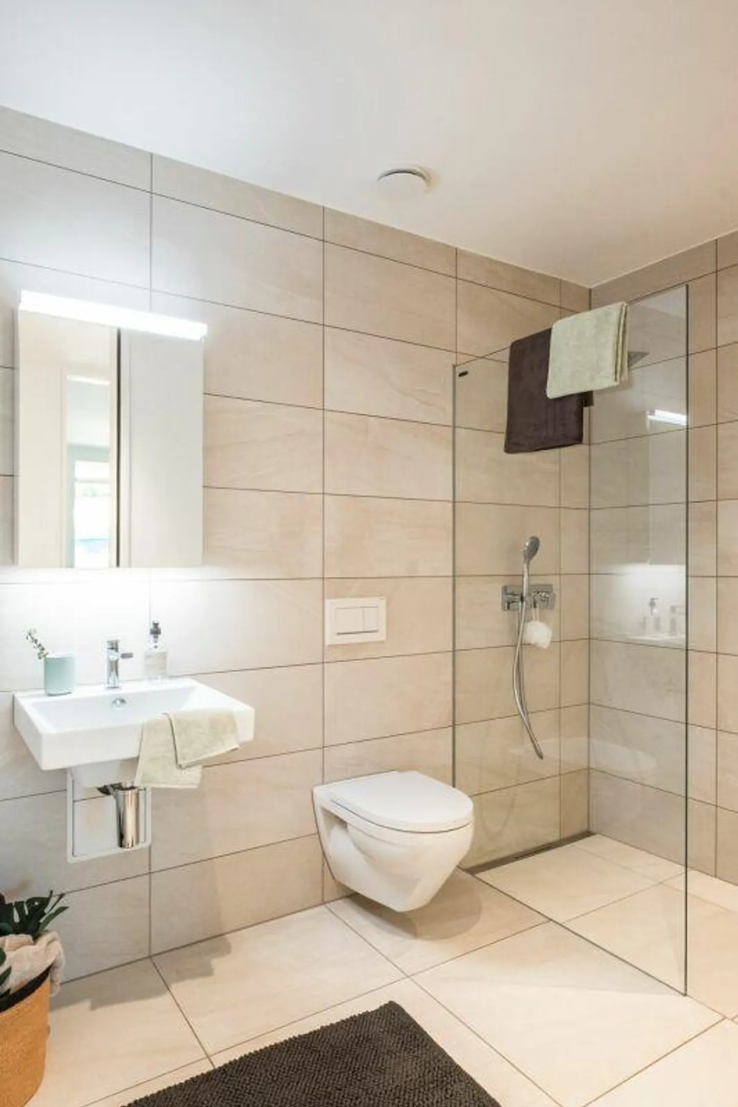 Exklusive 3.5-Zimmer-Wohnung im Erstbezug mit traumhaftem Rigi-Panorama - Foto 8 von 10